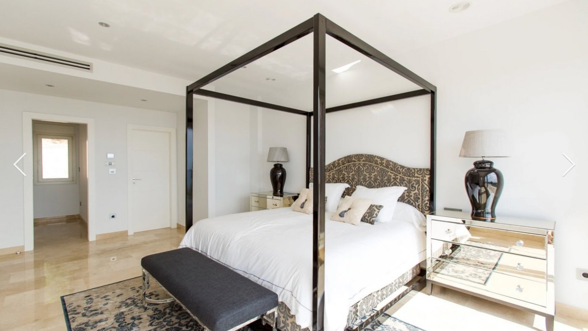 Resale - Villa -
Moraira