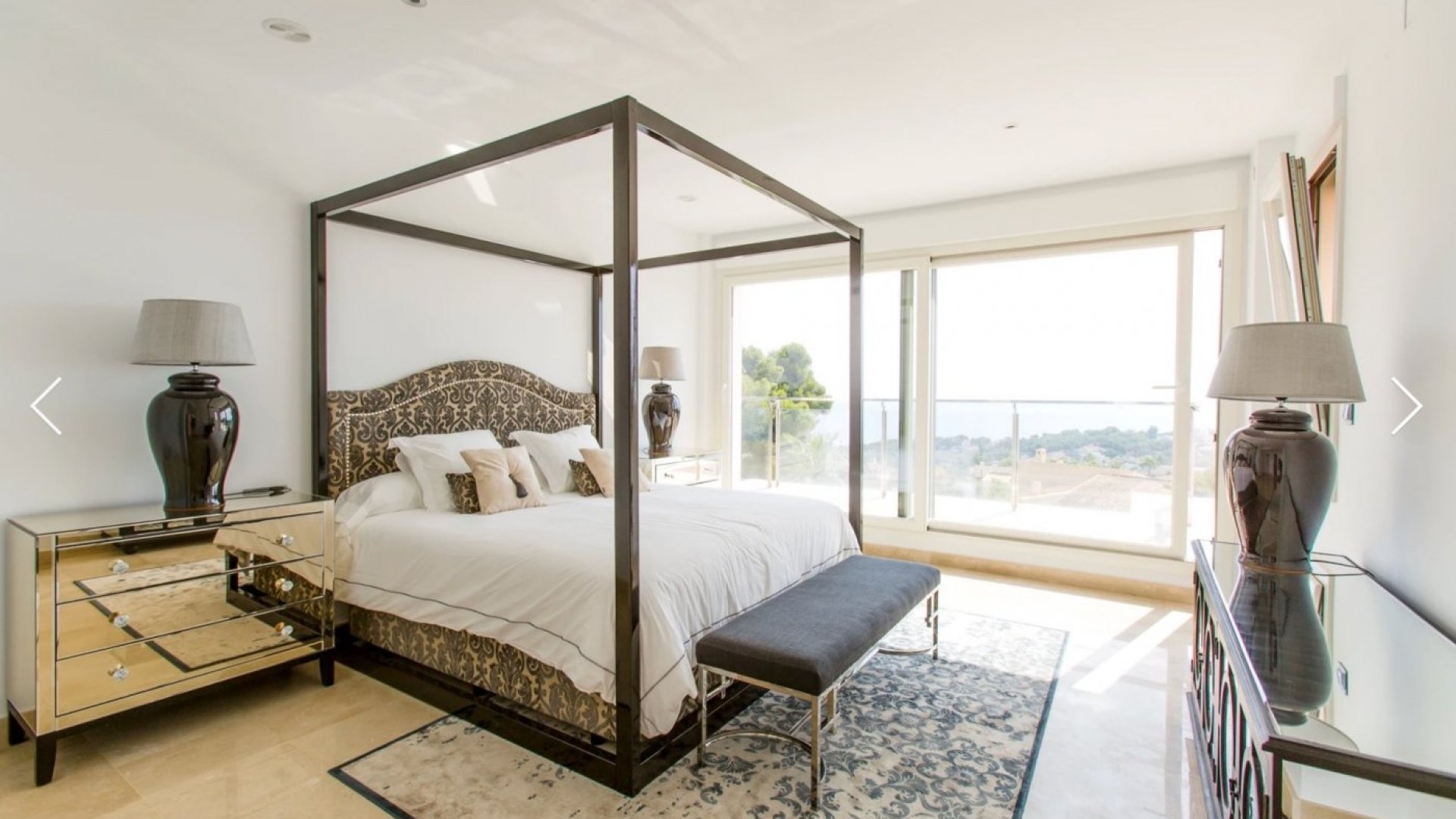 Resale - Villa -
Moraira