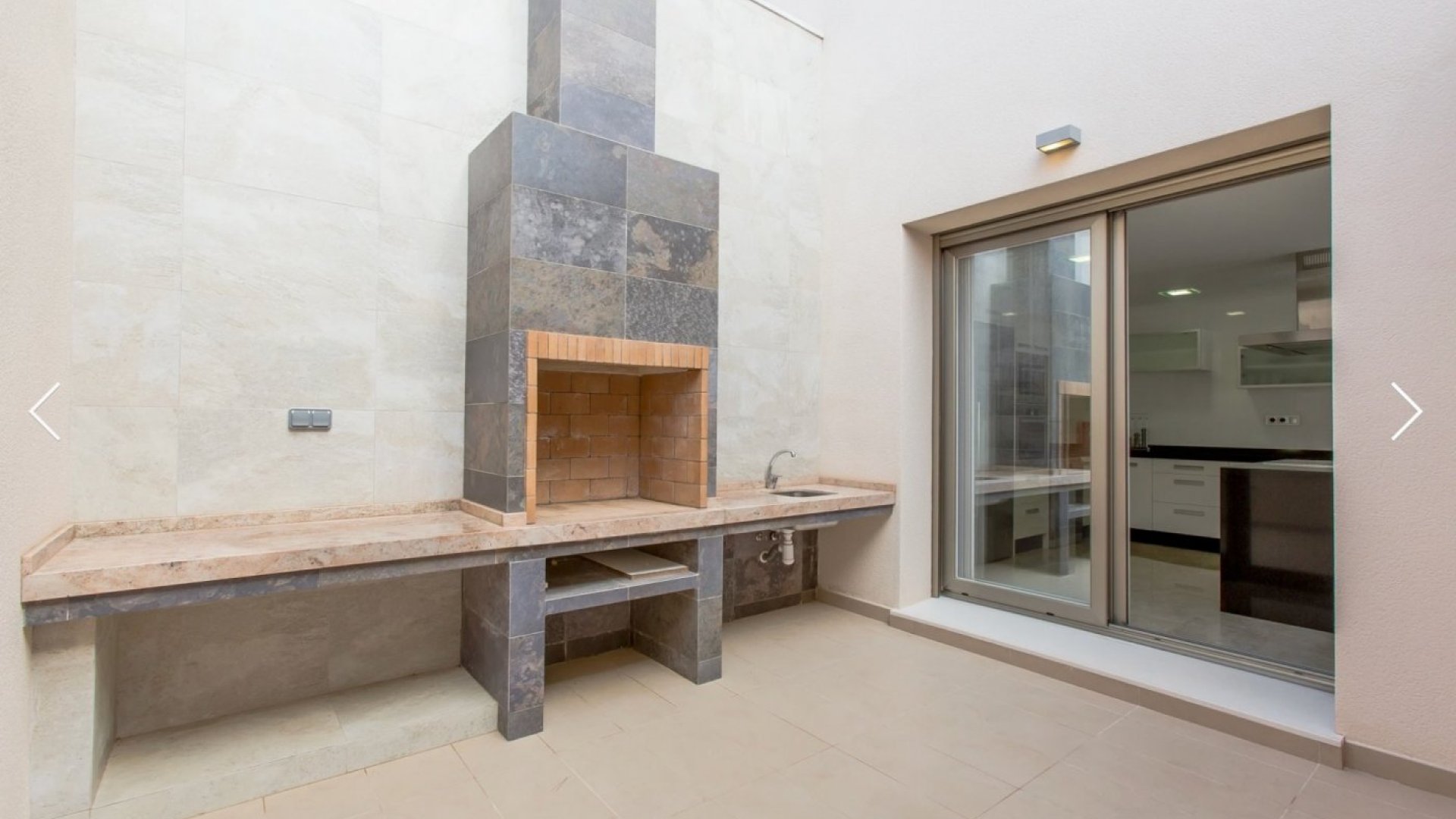 Resale - Villa -
Moraira