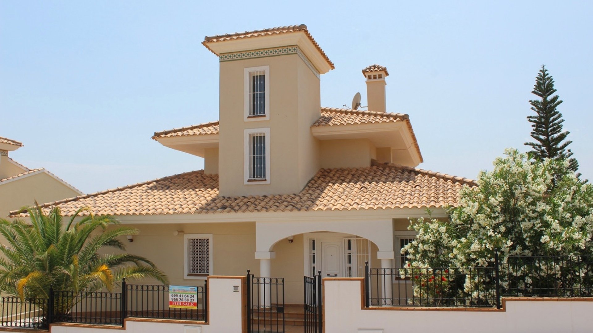Resale - Villa -
Orihuela Costa - Campoamor Golf