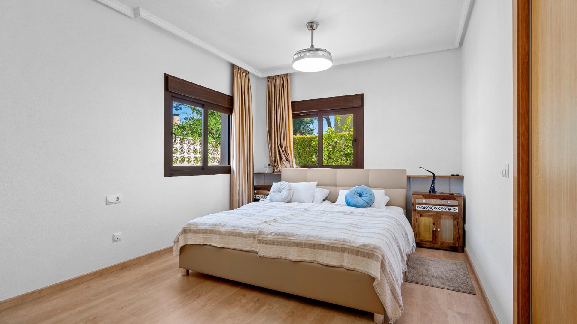 Resale - Villa -
Orihuela Costa - Dehesa de campoamor