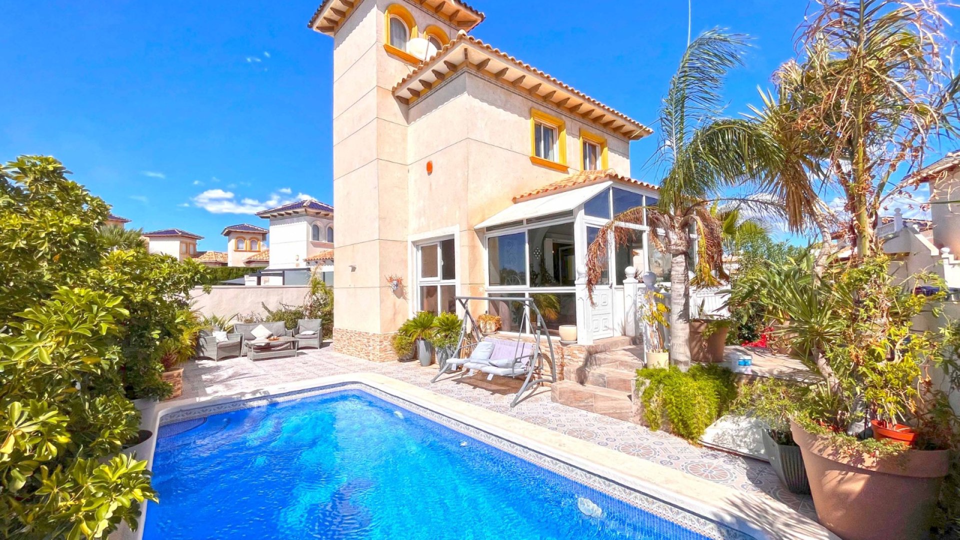 Resale - Villa -
Orihuela Costa - La Zenia