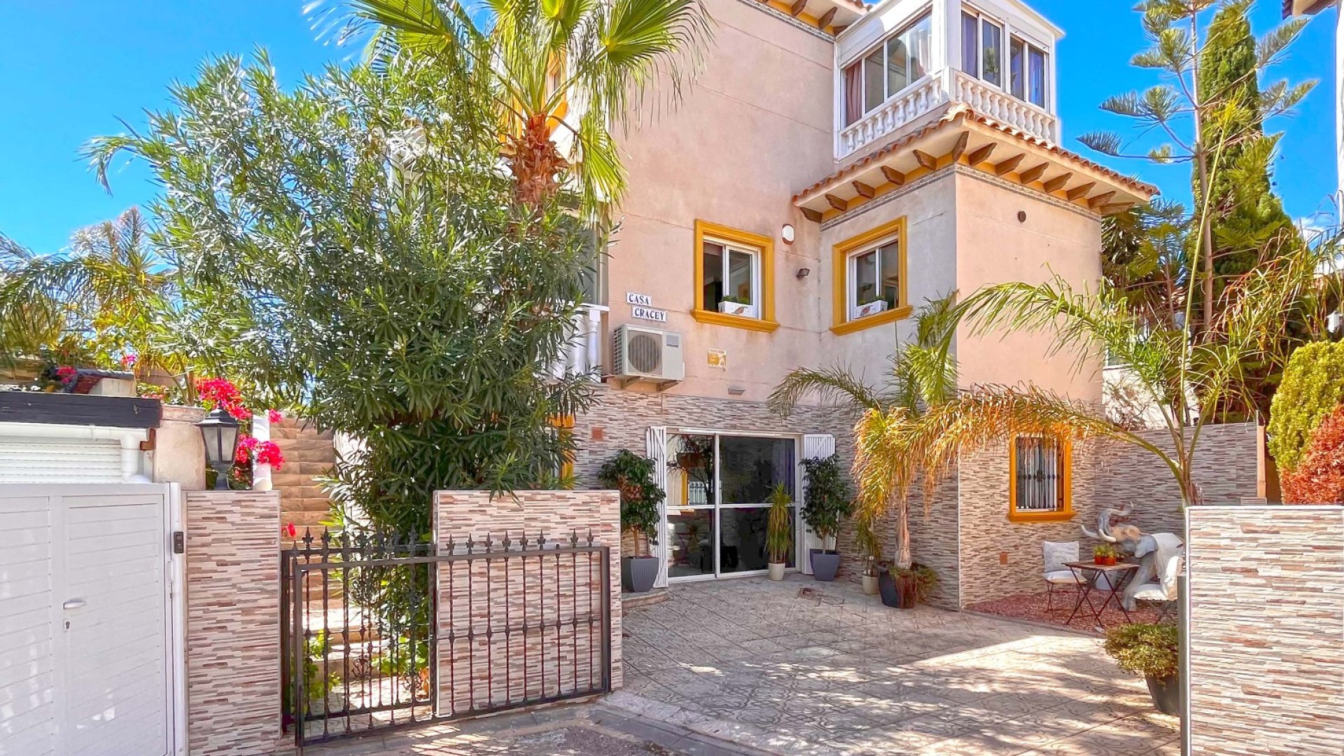 Resale - Villa -
Orihuela Costa - La Zenia