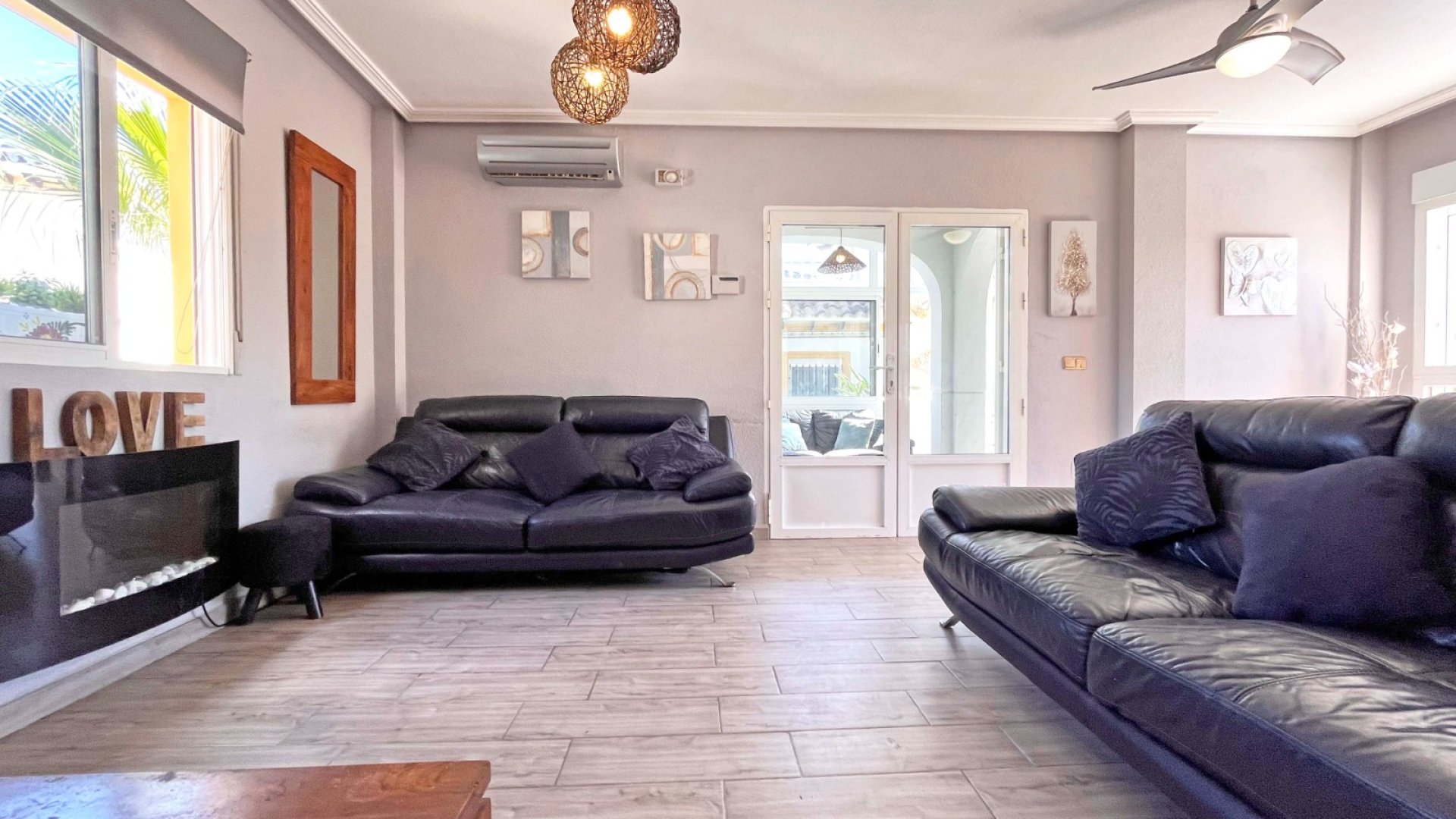 Resale - Villa -
Orihuela Costa - La Zenia