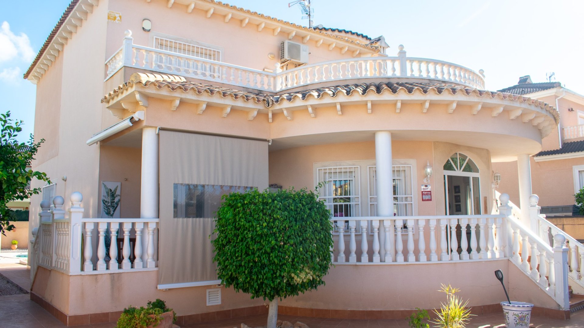 Resale - Villa -
Orihuela Costa - La Zenia