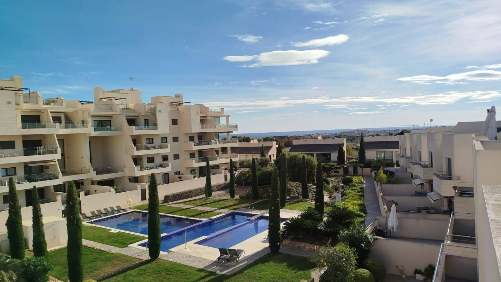 Resale - Villa -
Orihuela Costa - La Zenia