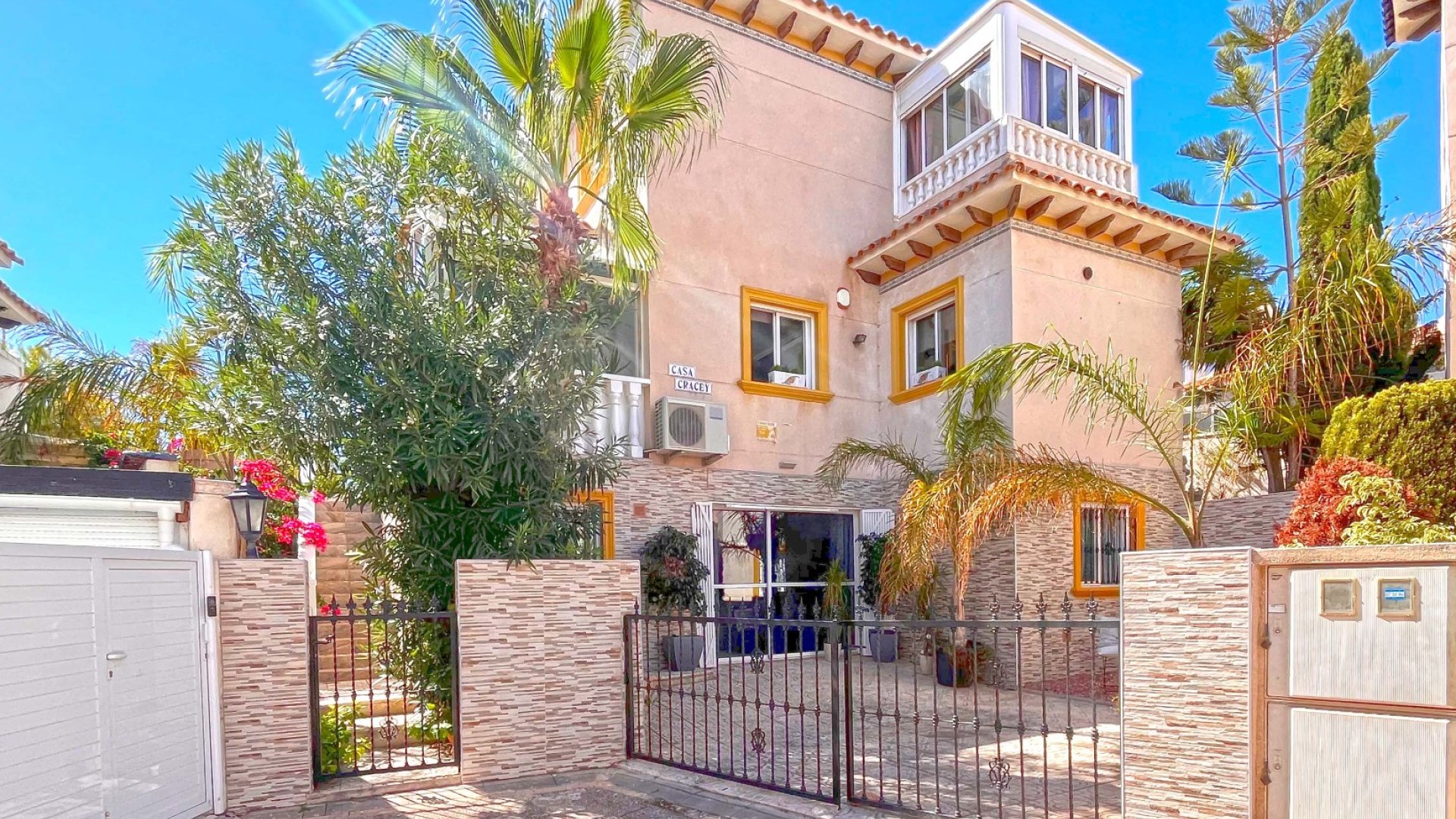 Resale - Villa -
Orihuela Costa - La Zenia