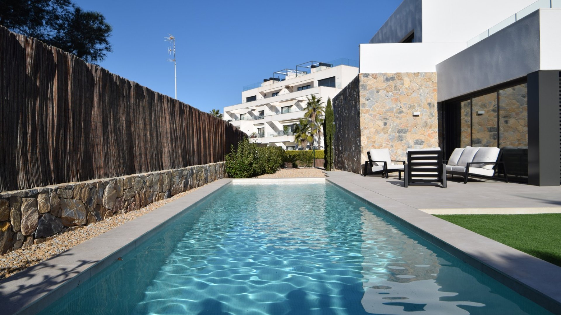 Resale - Villa -
Orihuela Costa - Las Colinas golf