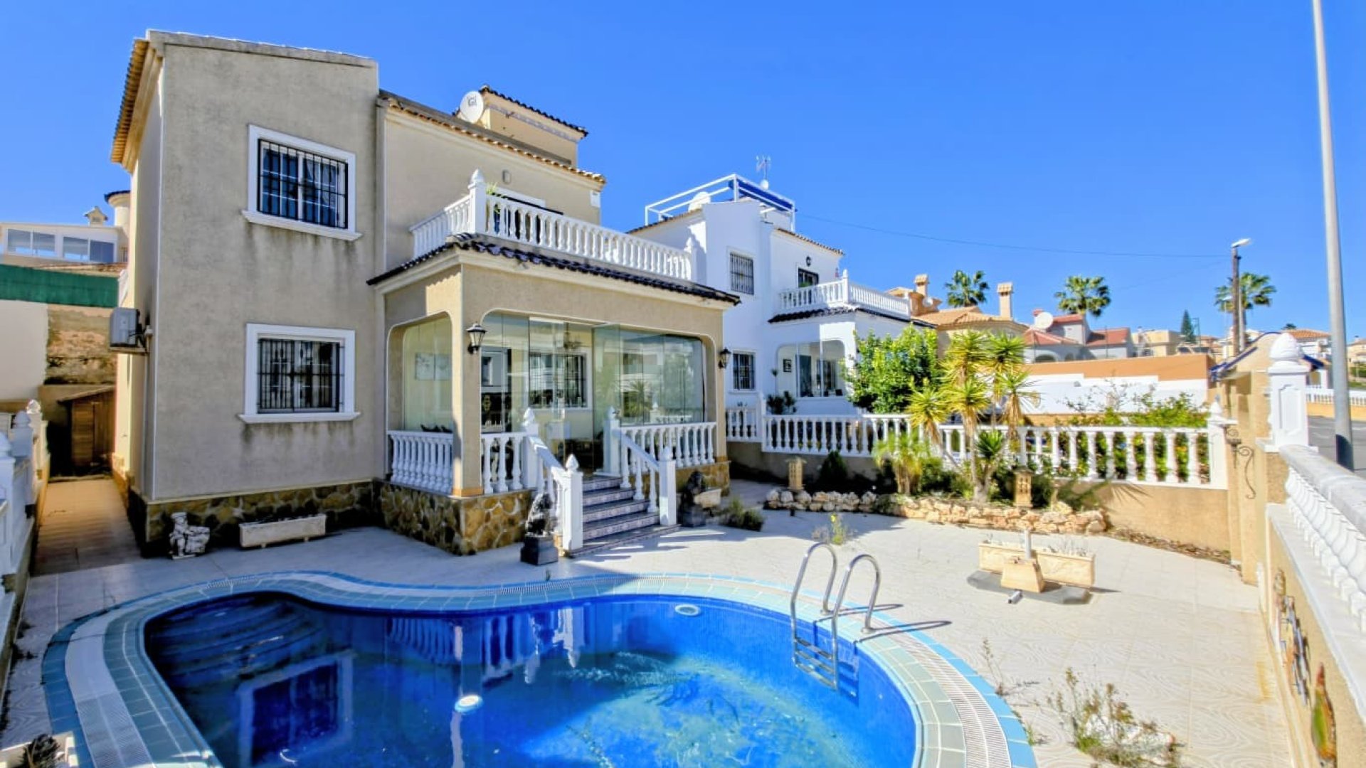 Resale - Villa -
Orihuela Costa - Las Filipinas