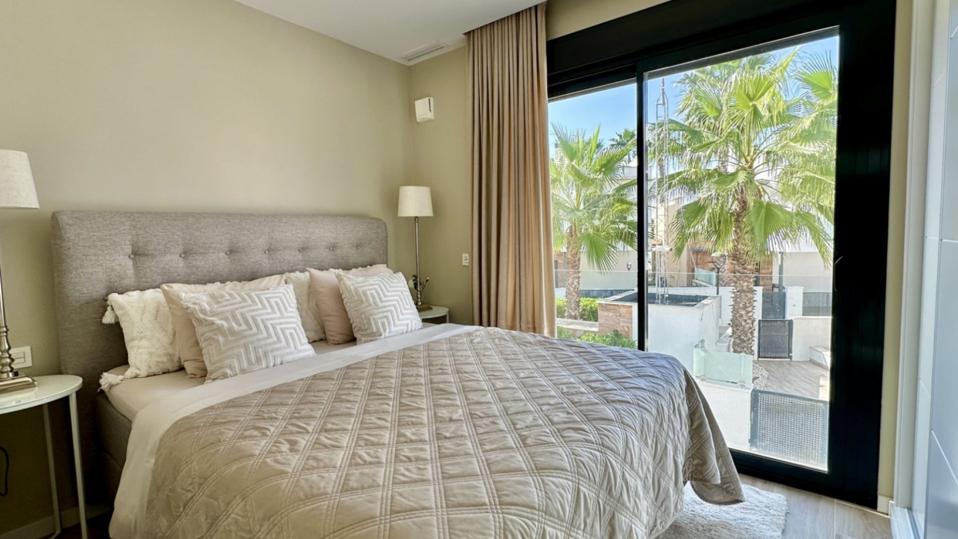 Resale - Villa -
Orihuela Costa - Lomas De Cabo Roig