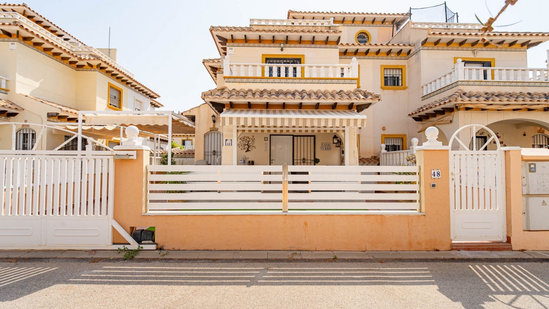 Resale - Villa -
Orihuela Costa - Lomas De Cabo Roig