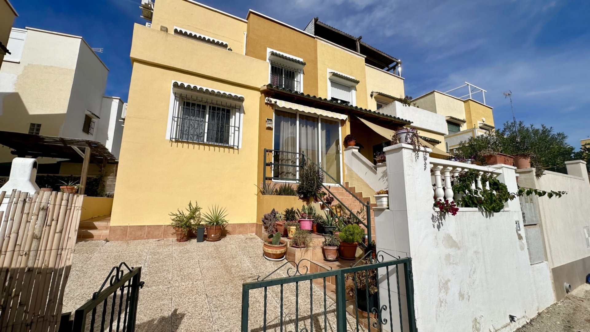 Resale - Villa -
Orihuela Costa - Los Altos