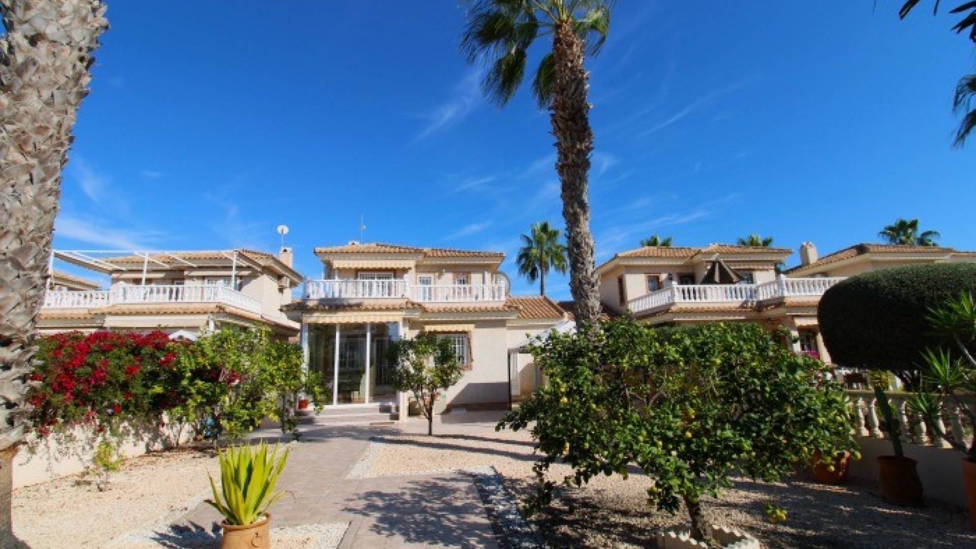 Resale - Villa -
Orihuela Costa - Los Dolses