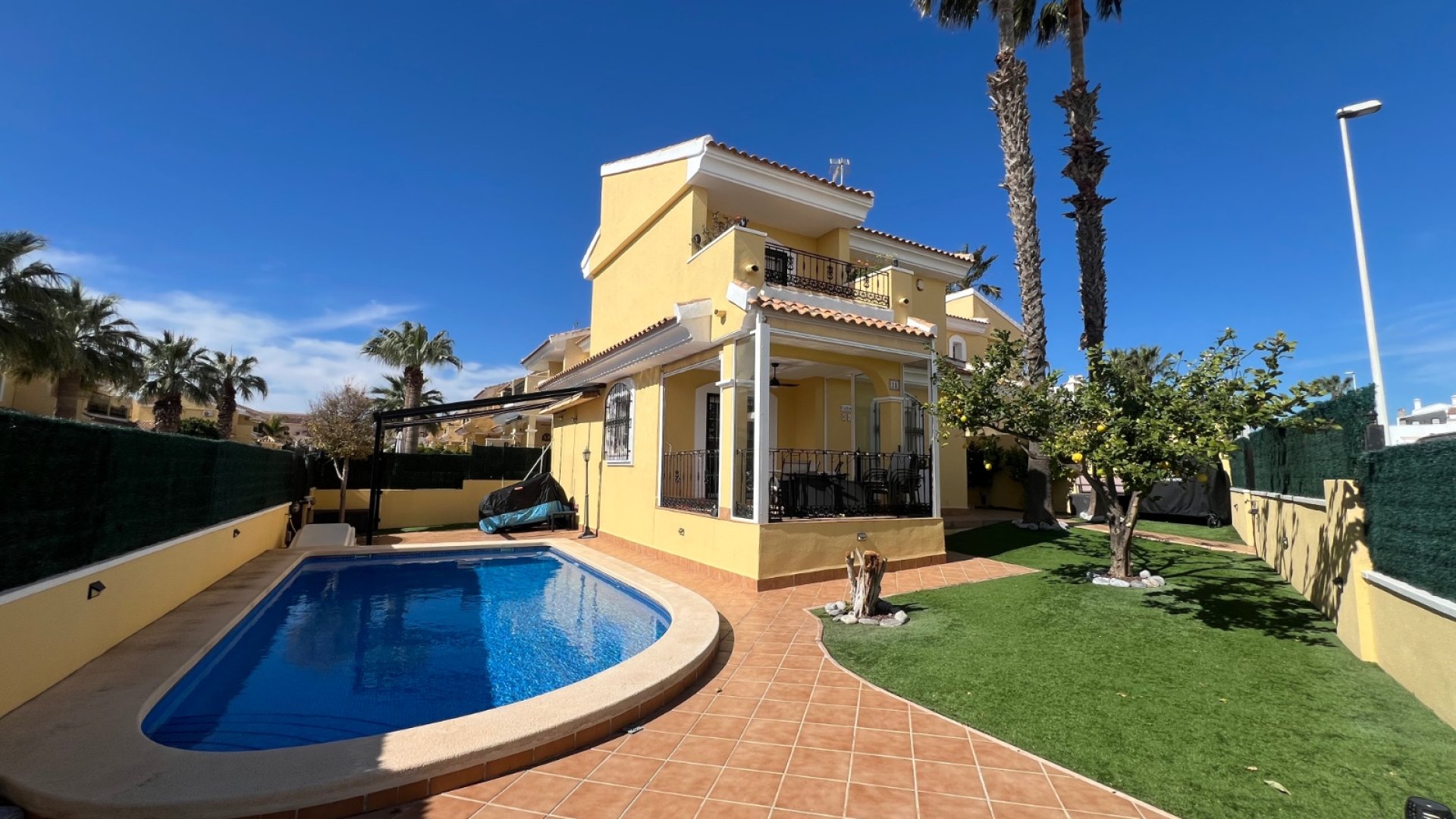 Resale - Villa -
Orihuela Costa - Los Dolses