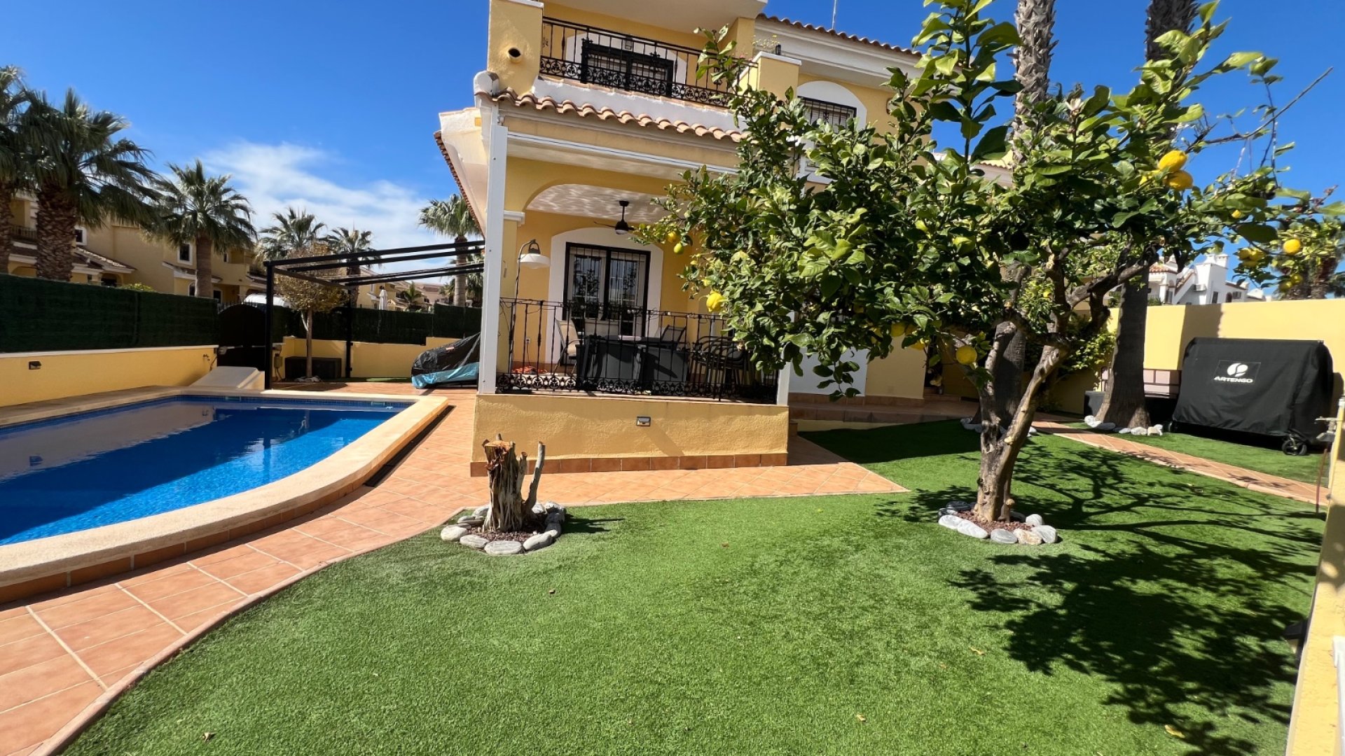 Resale - Villa -
Orihuela Costa - Los Dolses