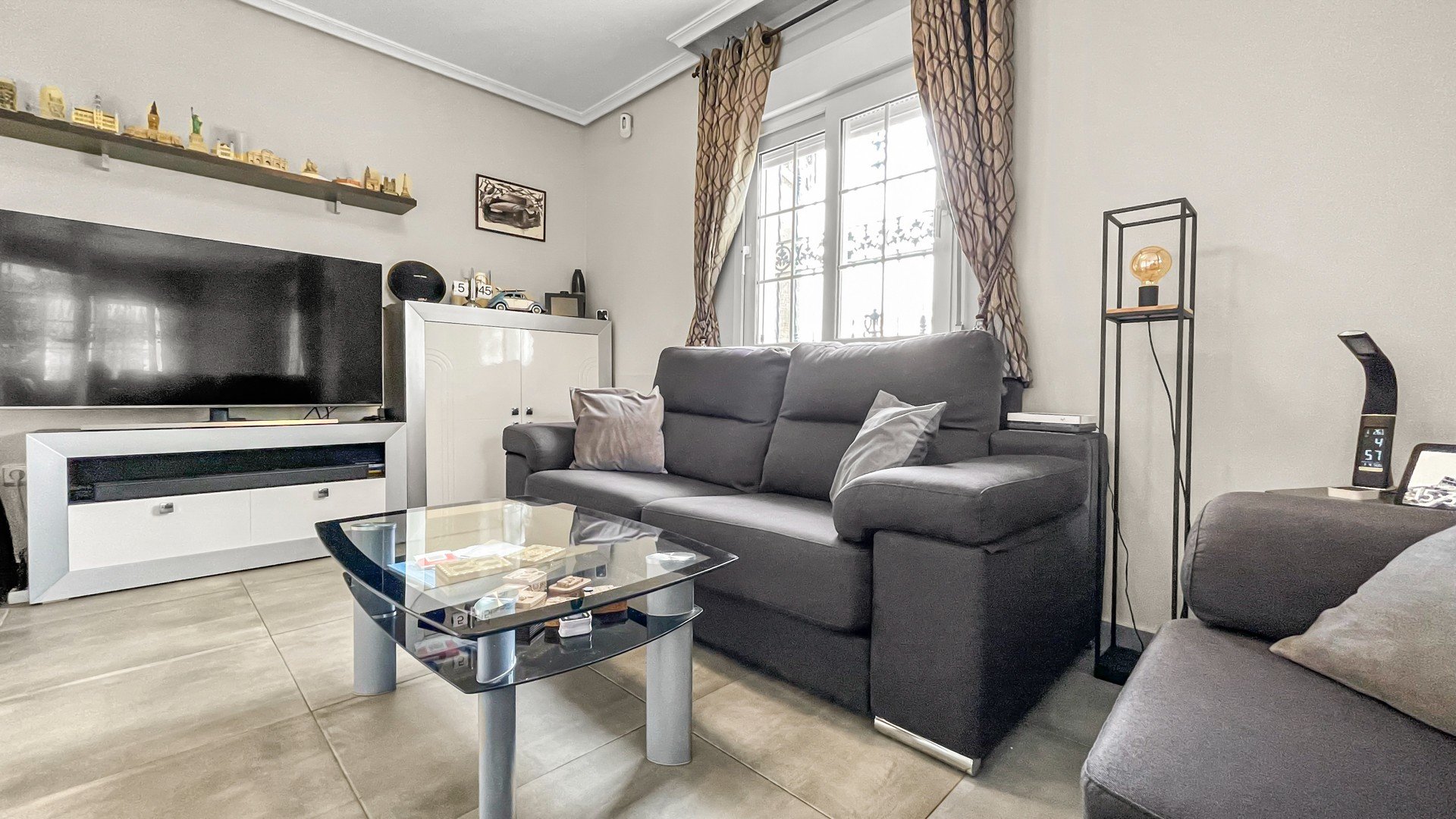 Resale - Villa -
Orihuela Costa - Los Dolses