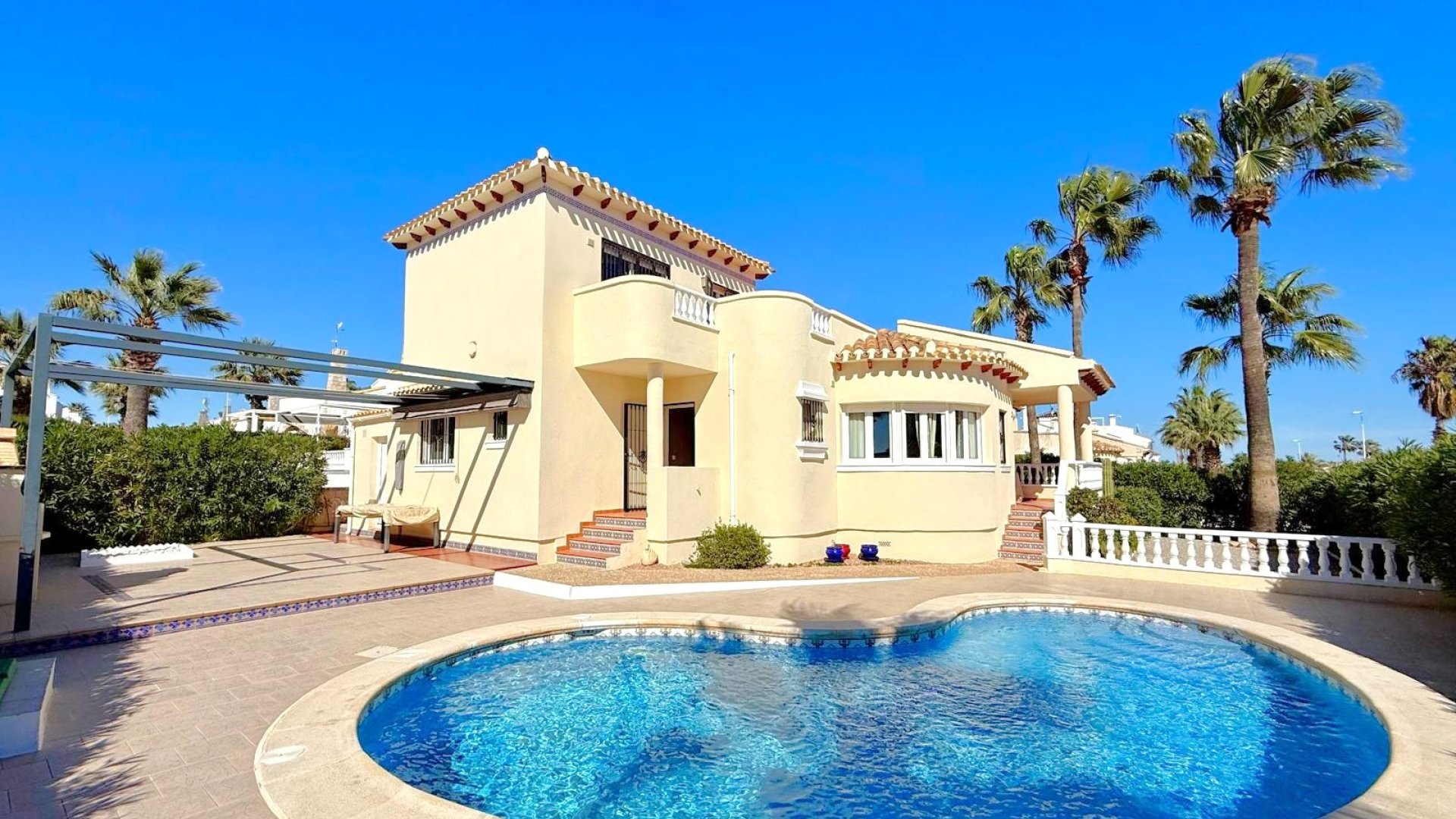 Resale - Villa -
Orihuela Costa - Los Dolses