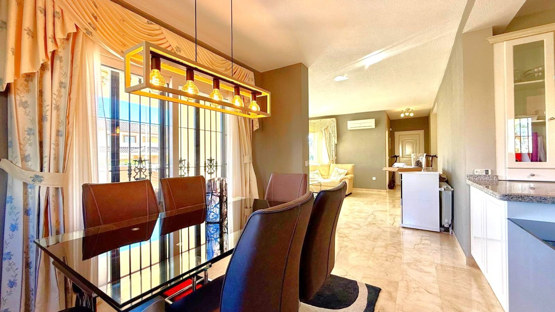 Resale - Villa -
Orihuela Costa - Los Dolses