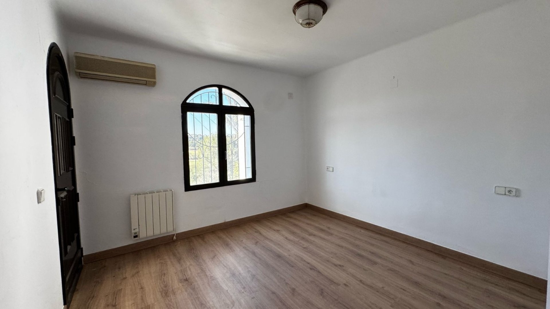 Resale - Villa -
Orihuela Costa - Los Dolses