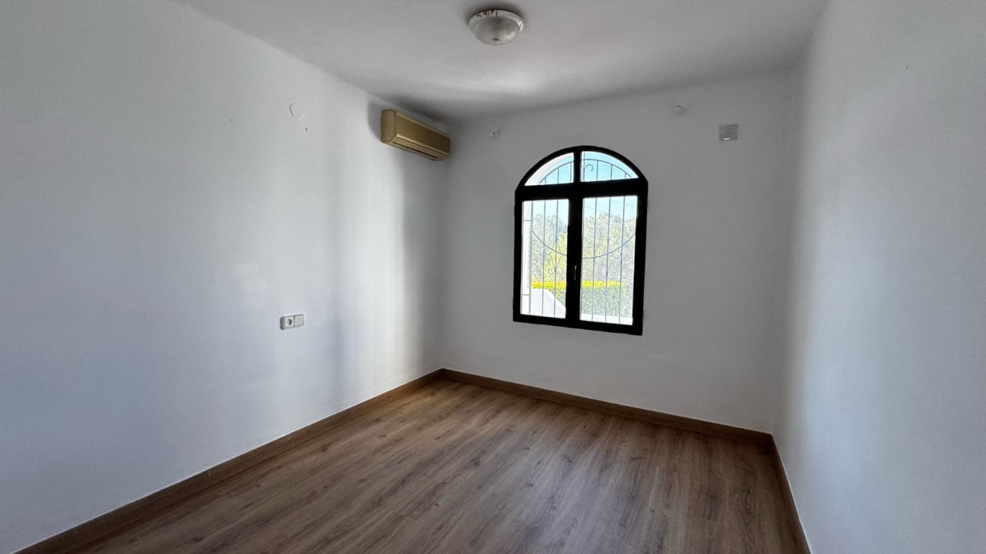 Resale - Villa -
Orihuela Costa - Los Dolses