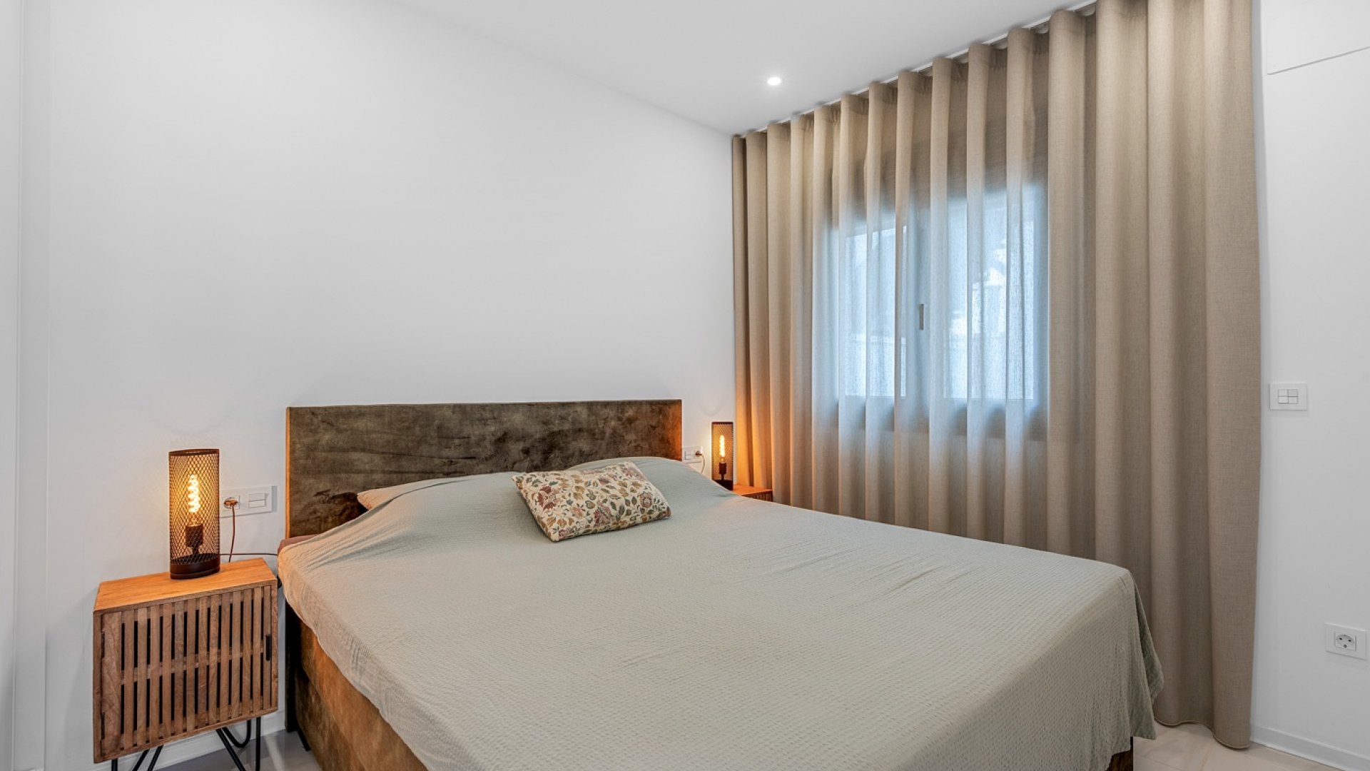 Resale - Villa -
Orihuela Costa - Orihuela