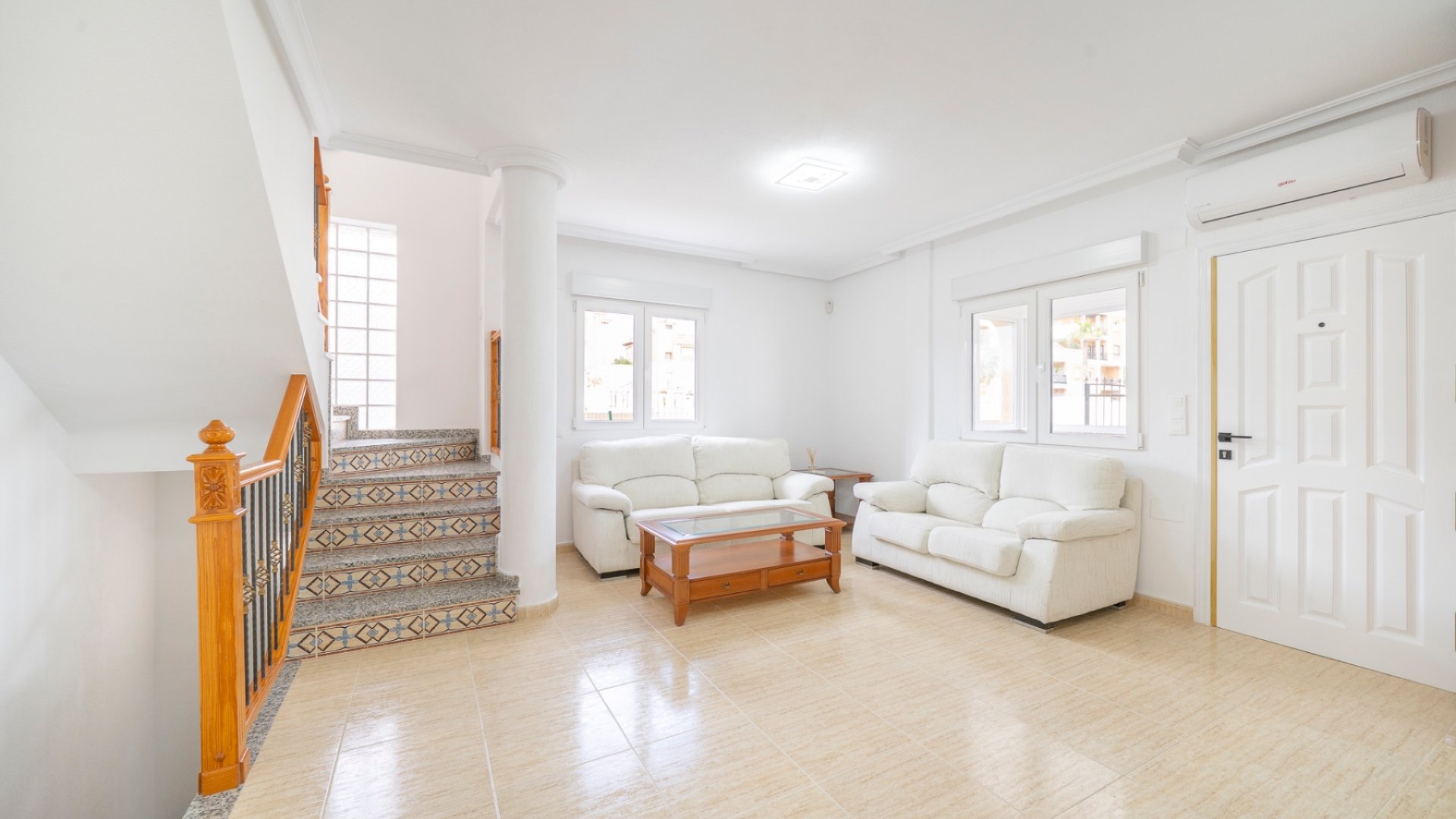 Resale - Villa -
Orihuela Costa - Pau 26
