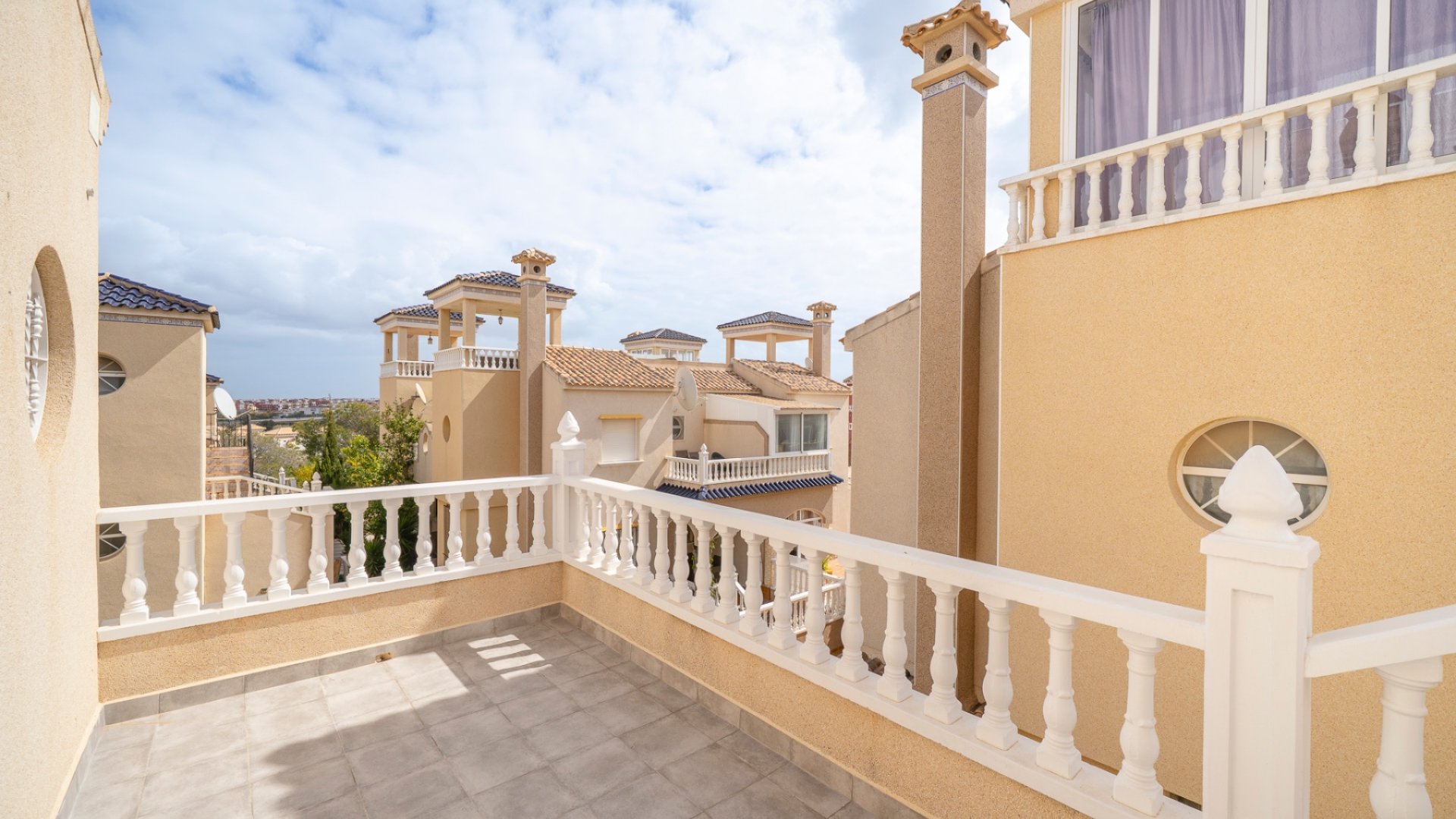 Resale - Villa -
Orihuela Costa - Pau 26