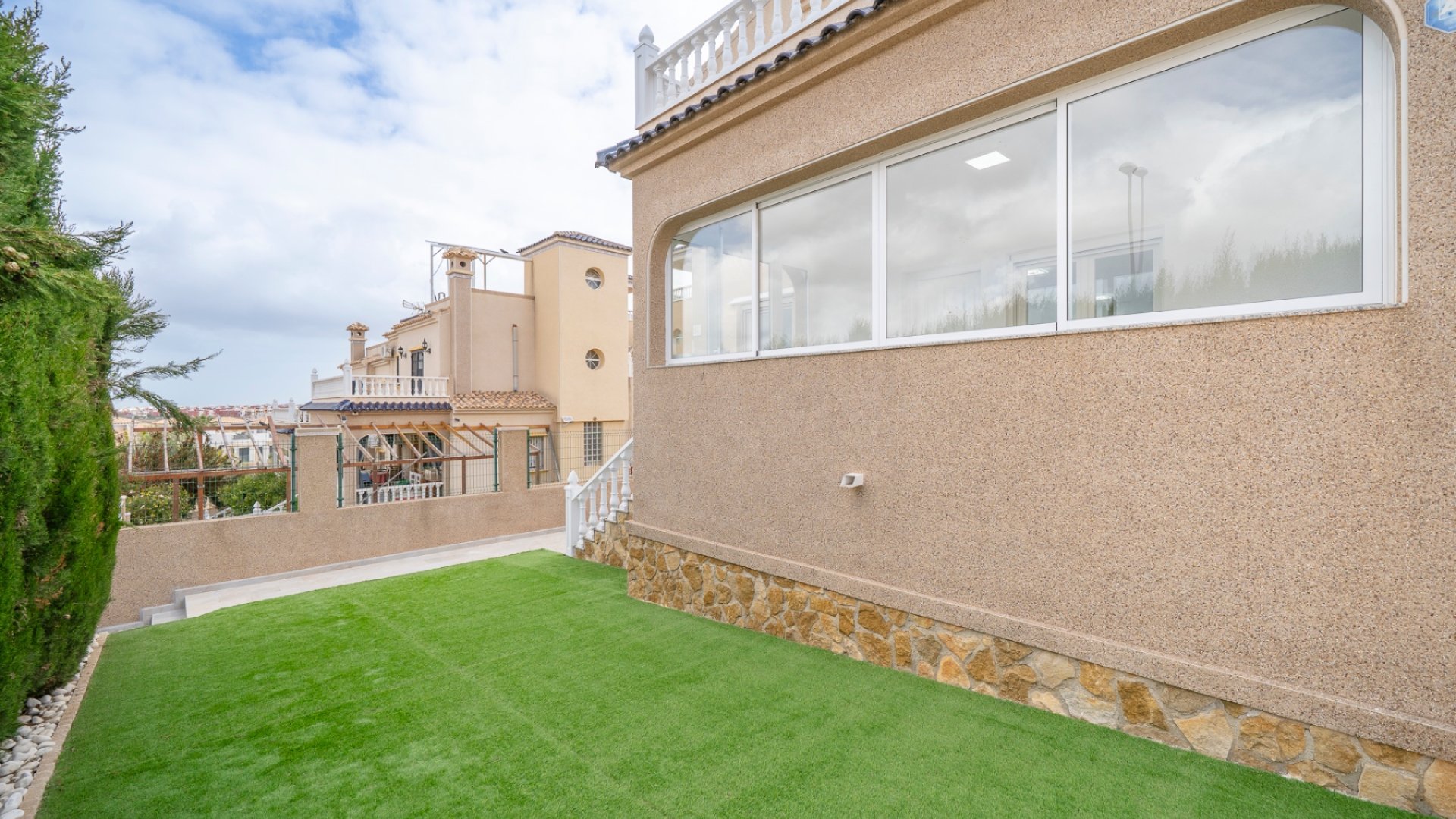 Resale - Villa -
Orihuela Costa - Pau 26