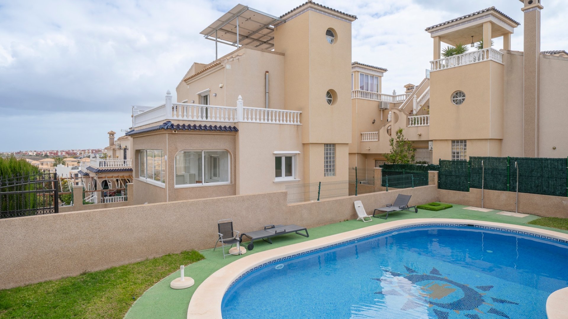 Resale - Villa -
Orihuela Costa - Pau 26