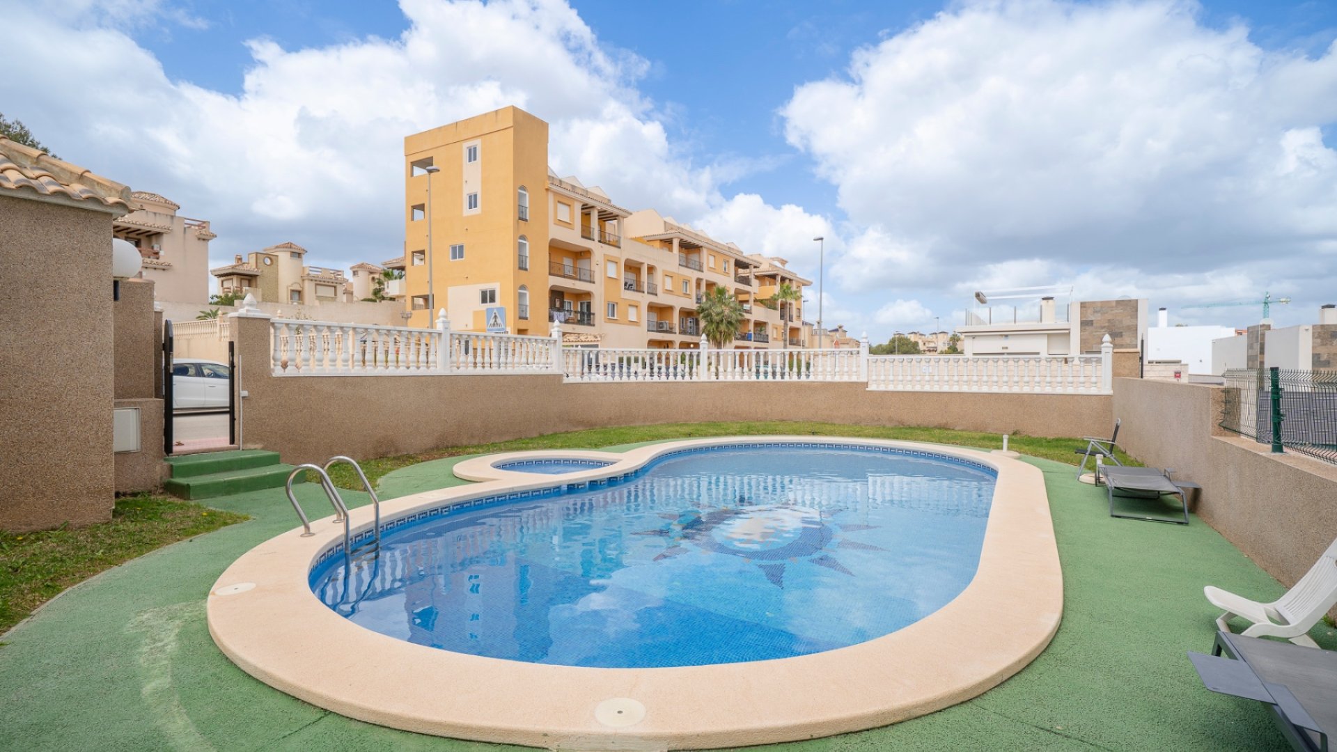 Resale - Villa -
Orihuela Costa - Pau 26