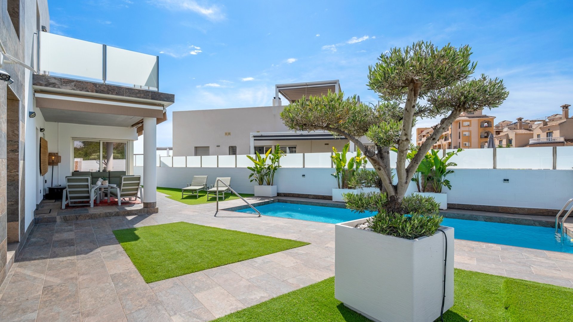 Resale - Villa -
Orihuela Costa - Pau 8*