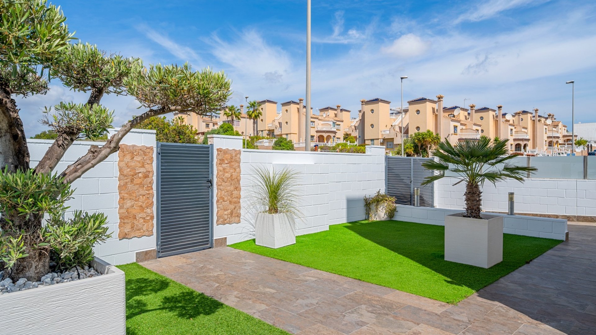 Resale - Villa -
Orihuela Costa - Pau 8*