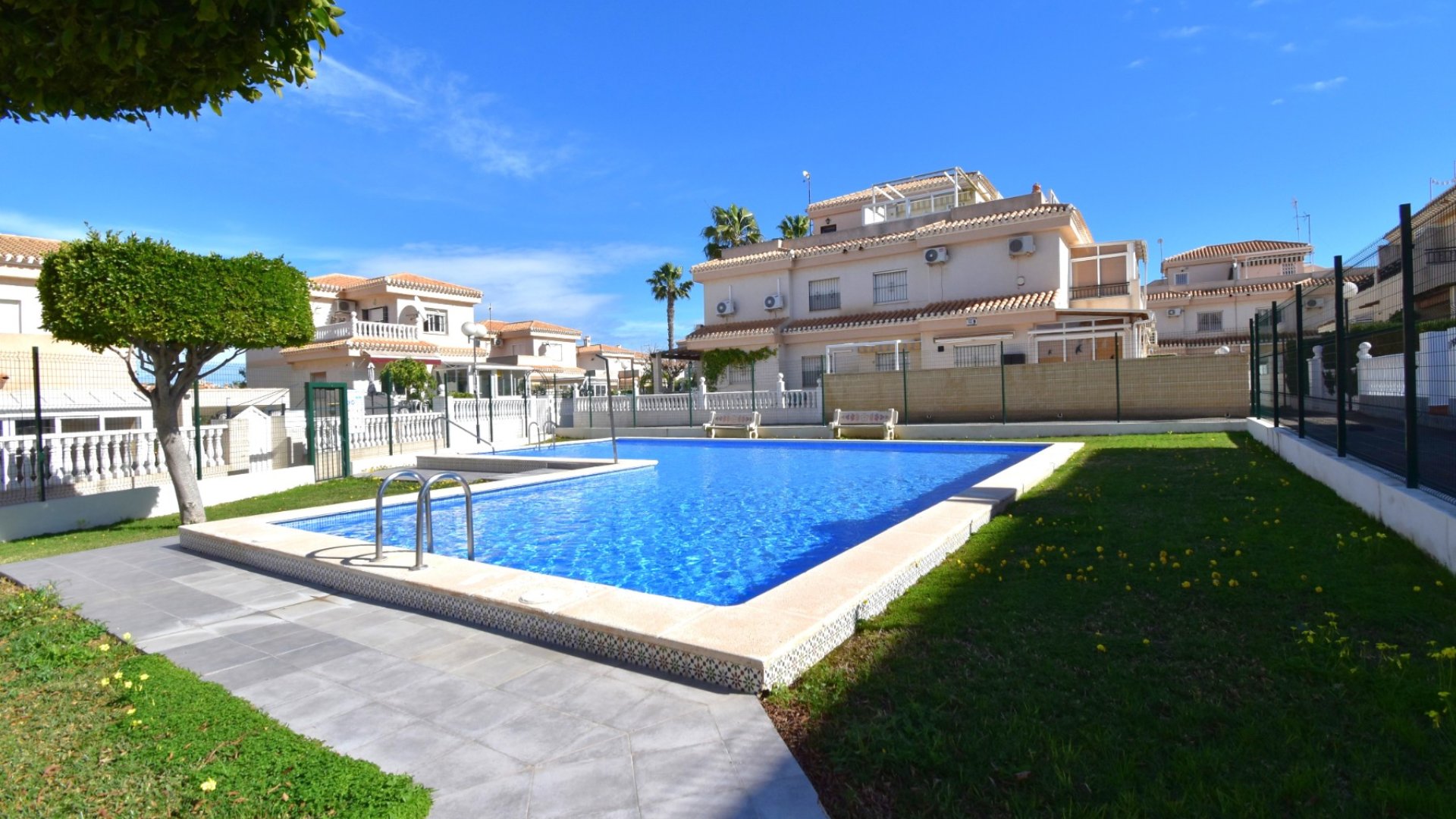 Resale - Villa -
Orihuela Costa - Playa Flamenca