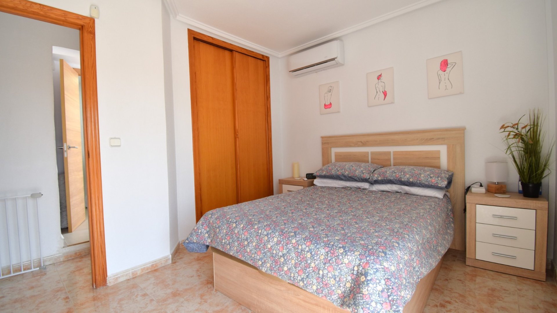 Resale - Villa -
Orihuela Costa - Playa Flamenca