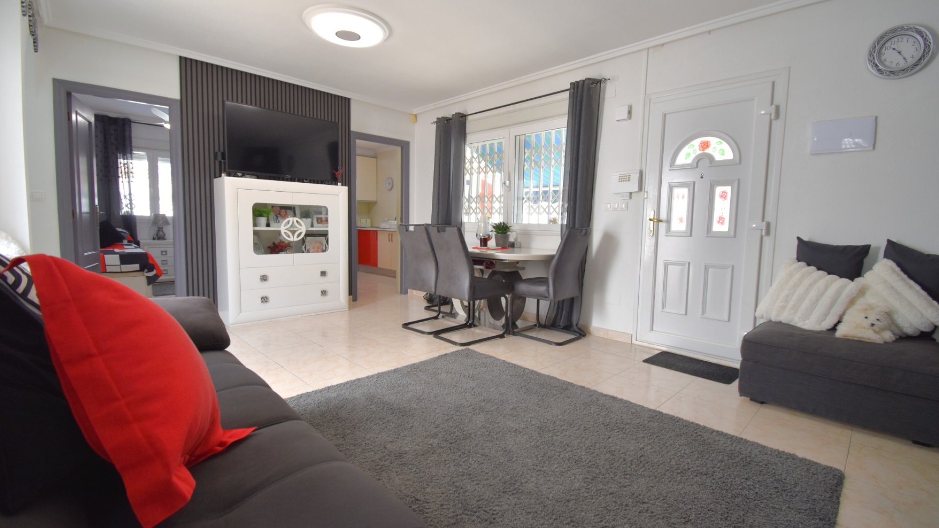 Resale - Villa -
Orihuela Costa - Playa Flamenca