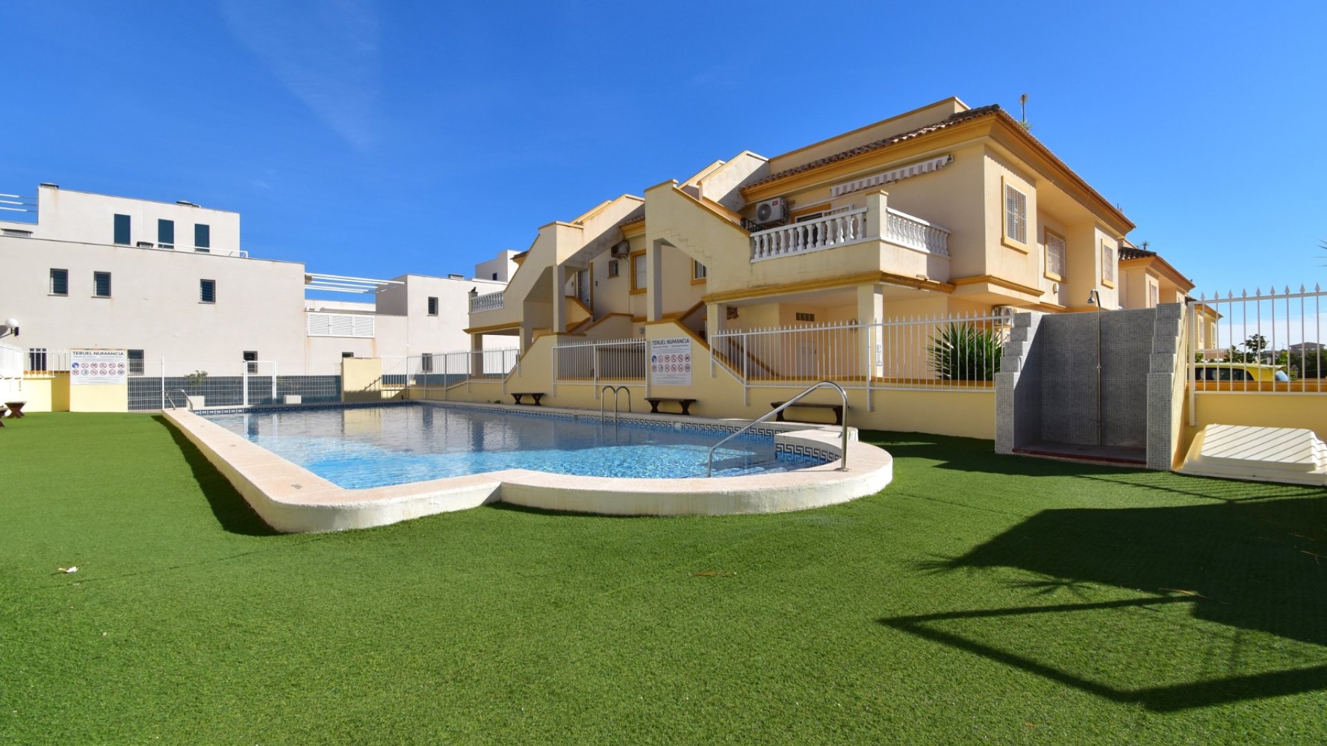 Resale - Villa -
Orihuela Costa - Playa Flamenca