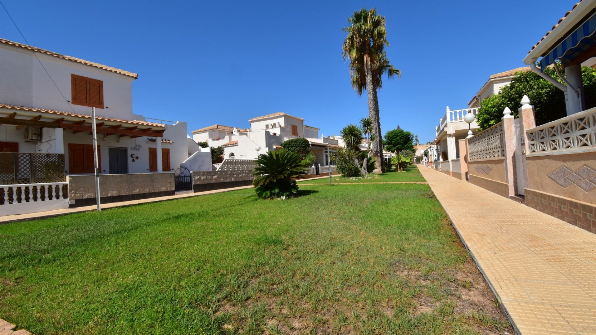 Resale - Villa -
Orihuela Costa - Playa Flamenca