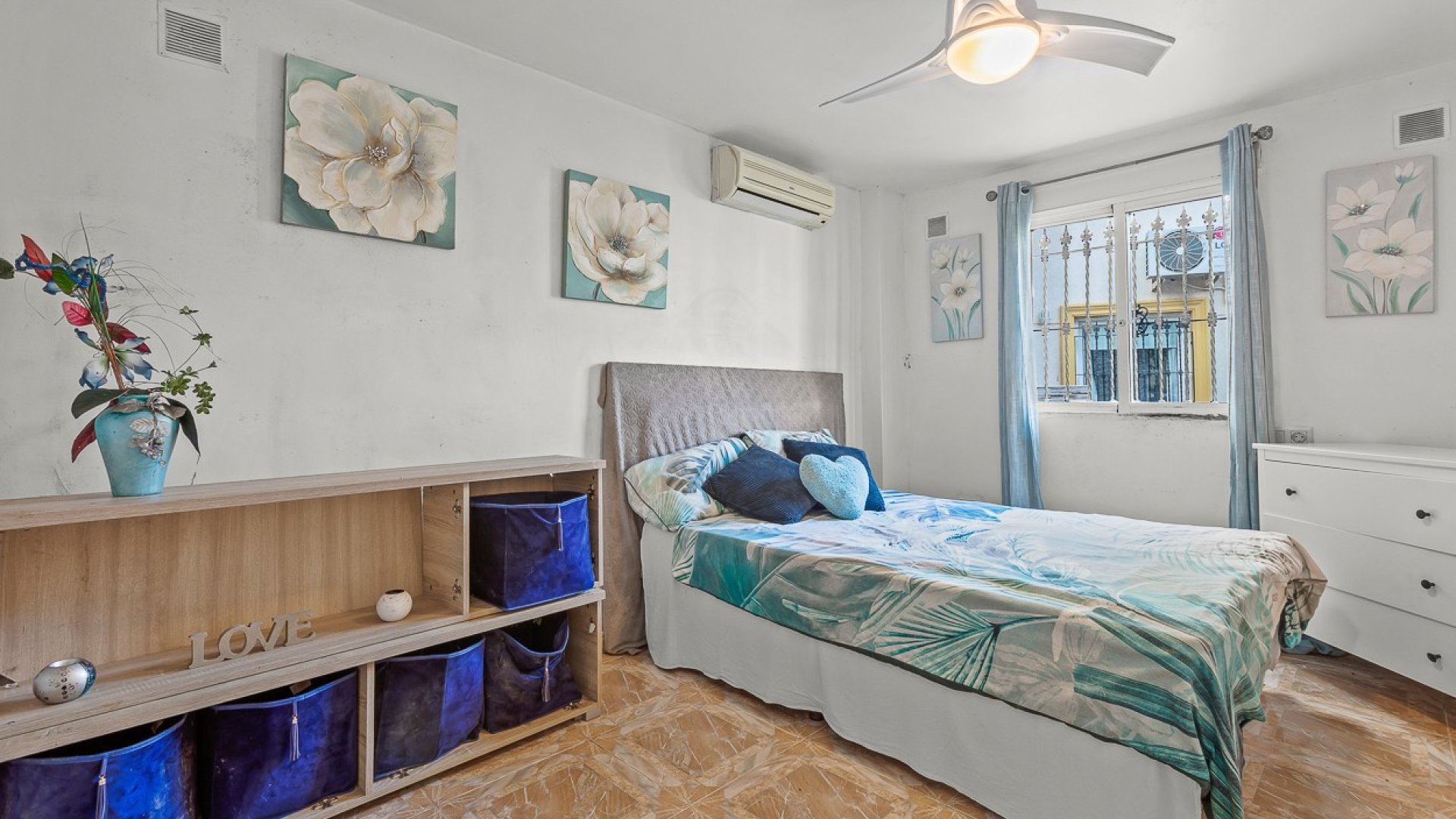 Resale - Villa -
Orihuela Costa - Playa Flamenca