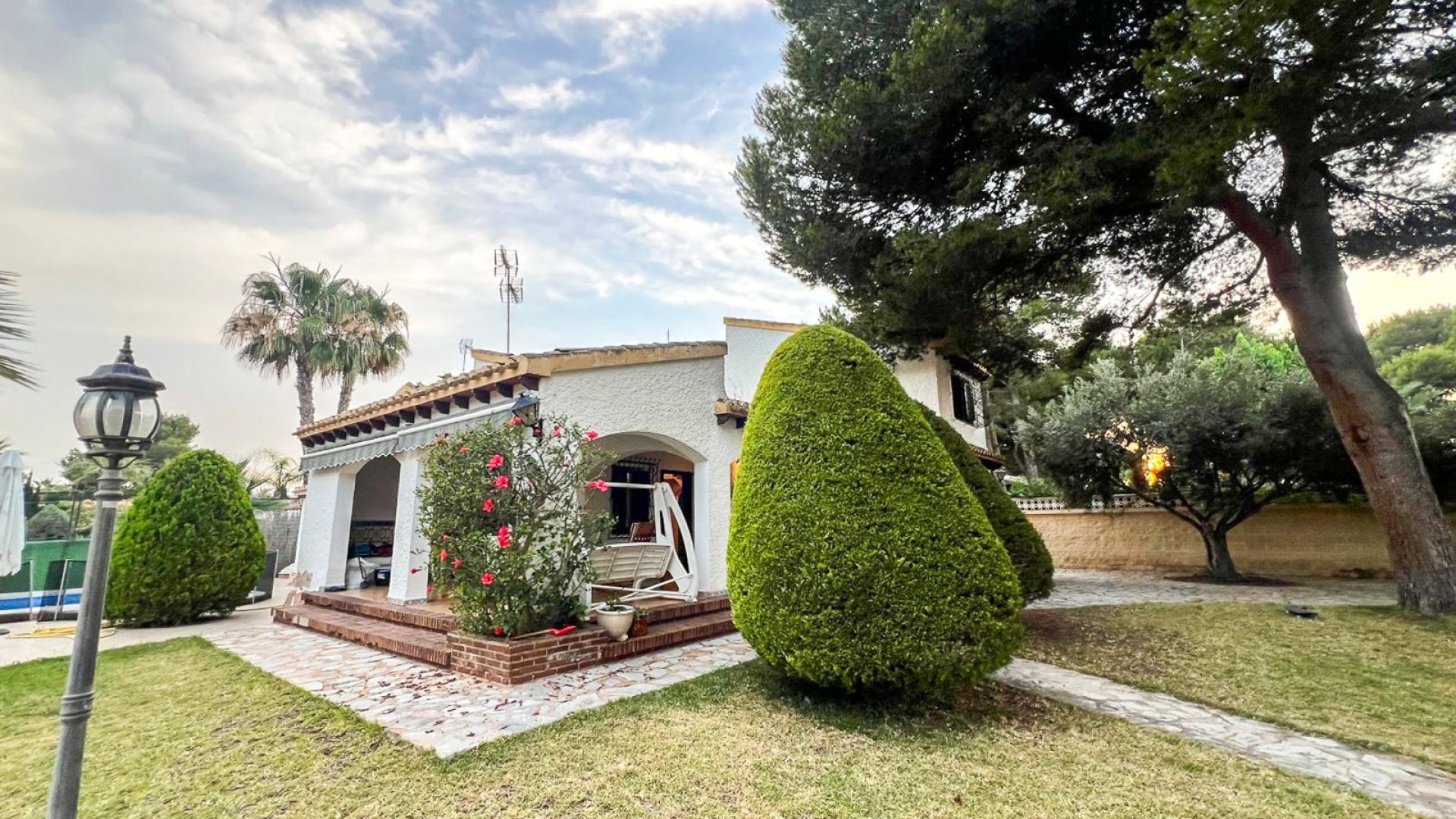 Resale - Villa -
Orihuela Costa - Punta Prima