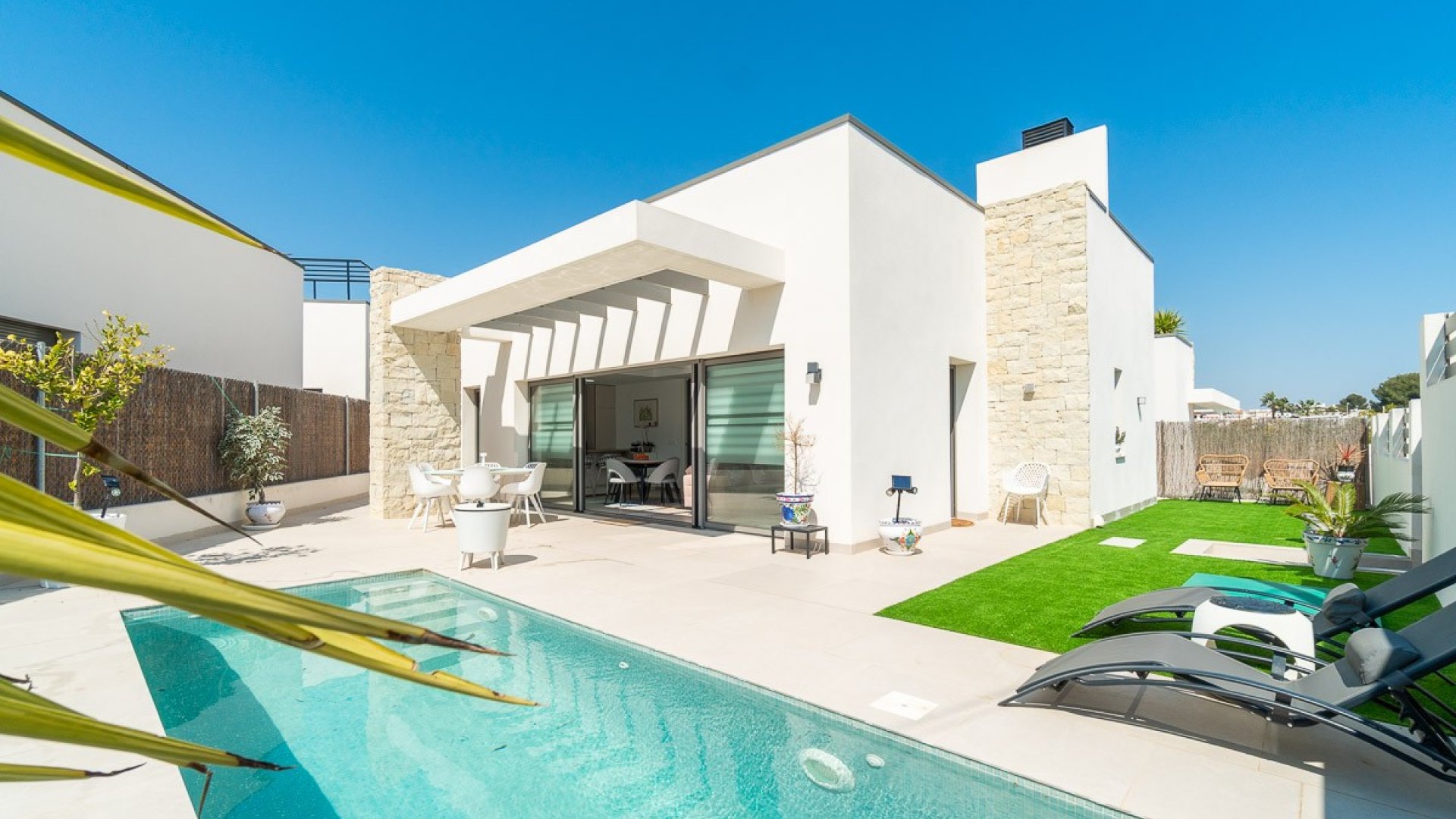 Resale - Villa -
Orihuela Costa - Villamartin Golf
