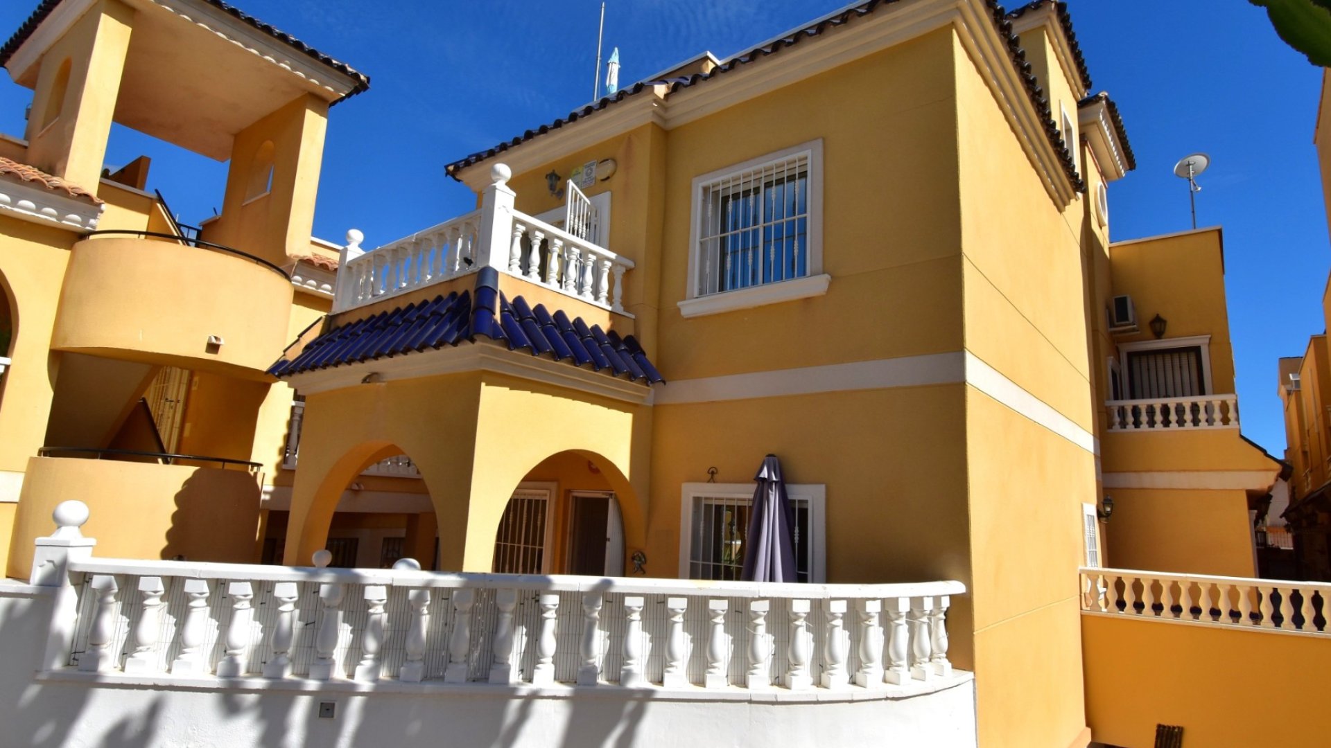Resale - Villa -
Orihuela Costa - Villamartín