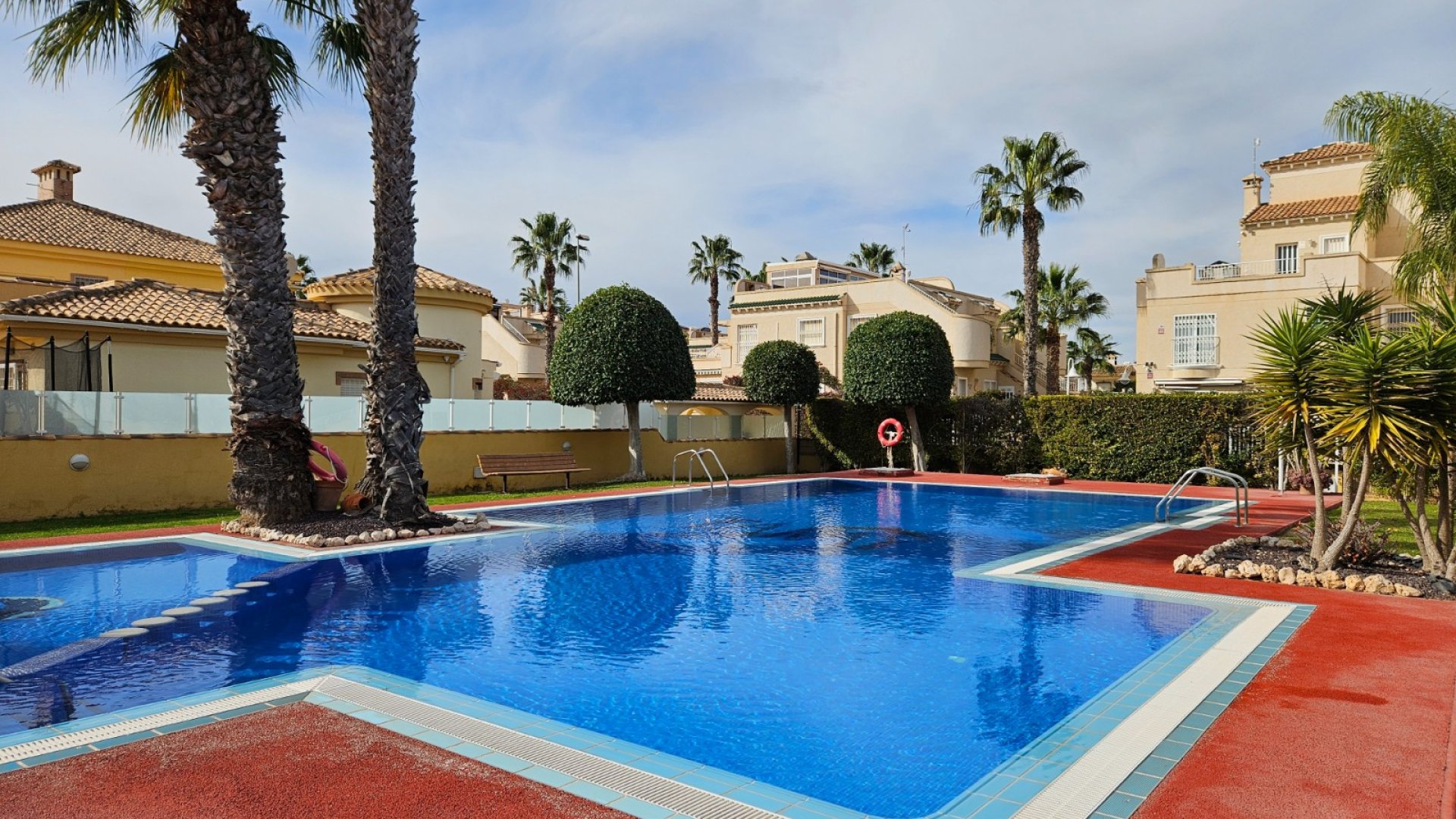 Resale - Villa -
Orihuela Costa - Villamartín