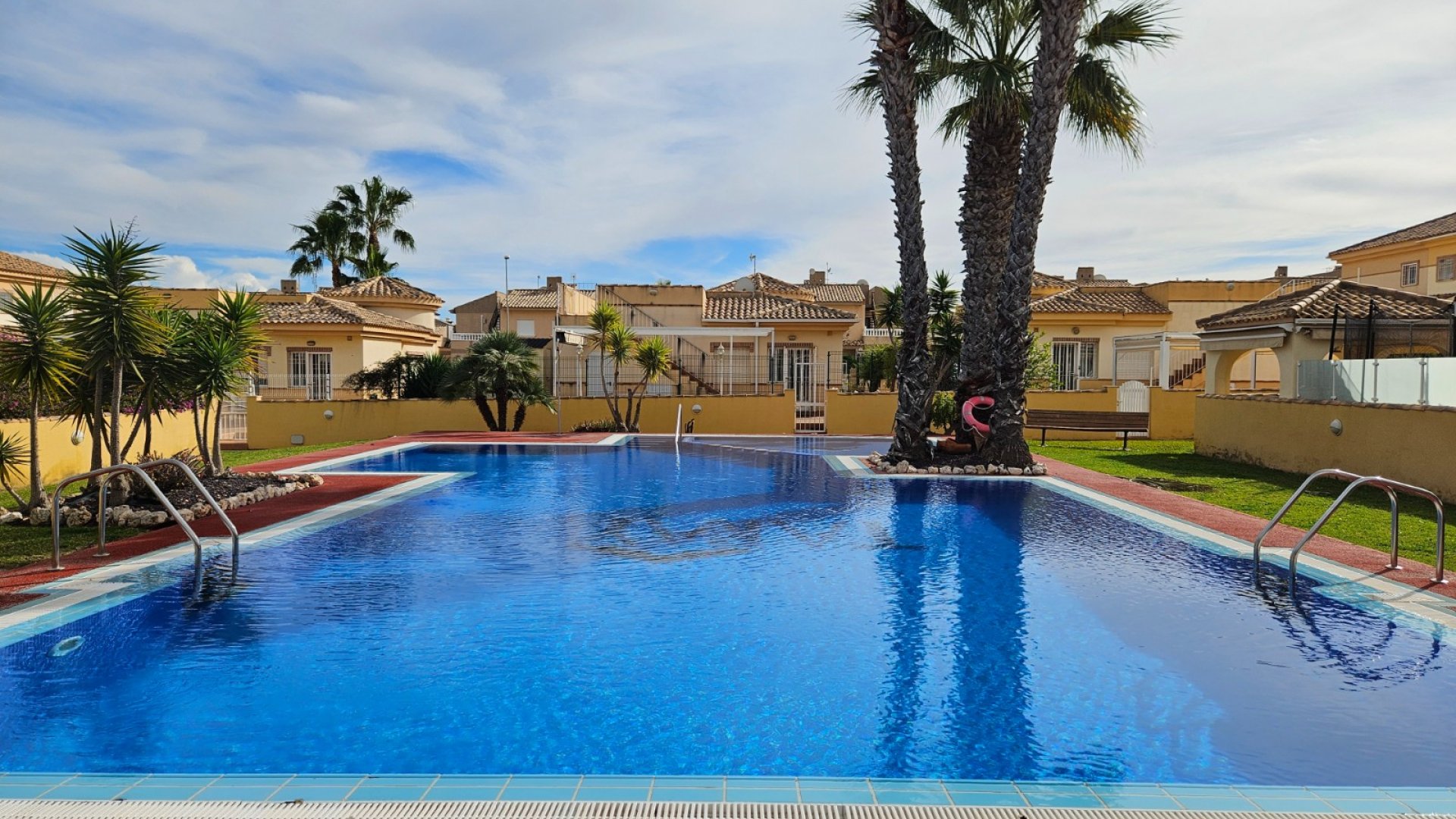 Resale - Villa -
Orihuela Costa - Villamartín