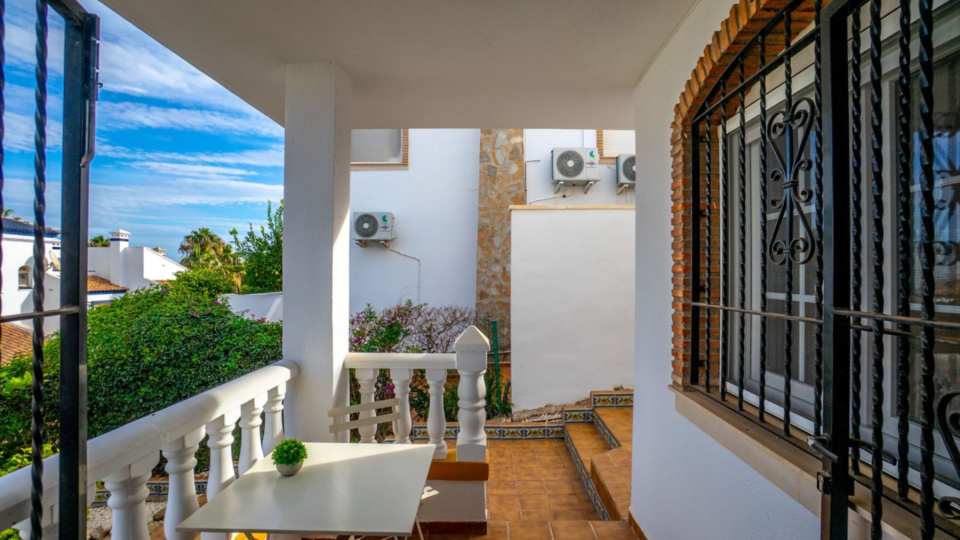 Resale - Villa -
Orihuela Costa - Villamartín