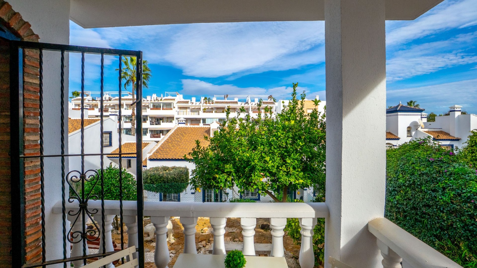 Resale - Villa -
Orihuela Costa - Villamartín