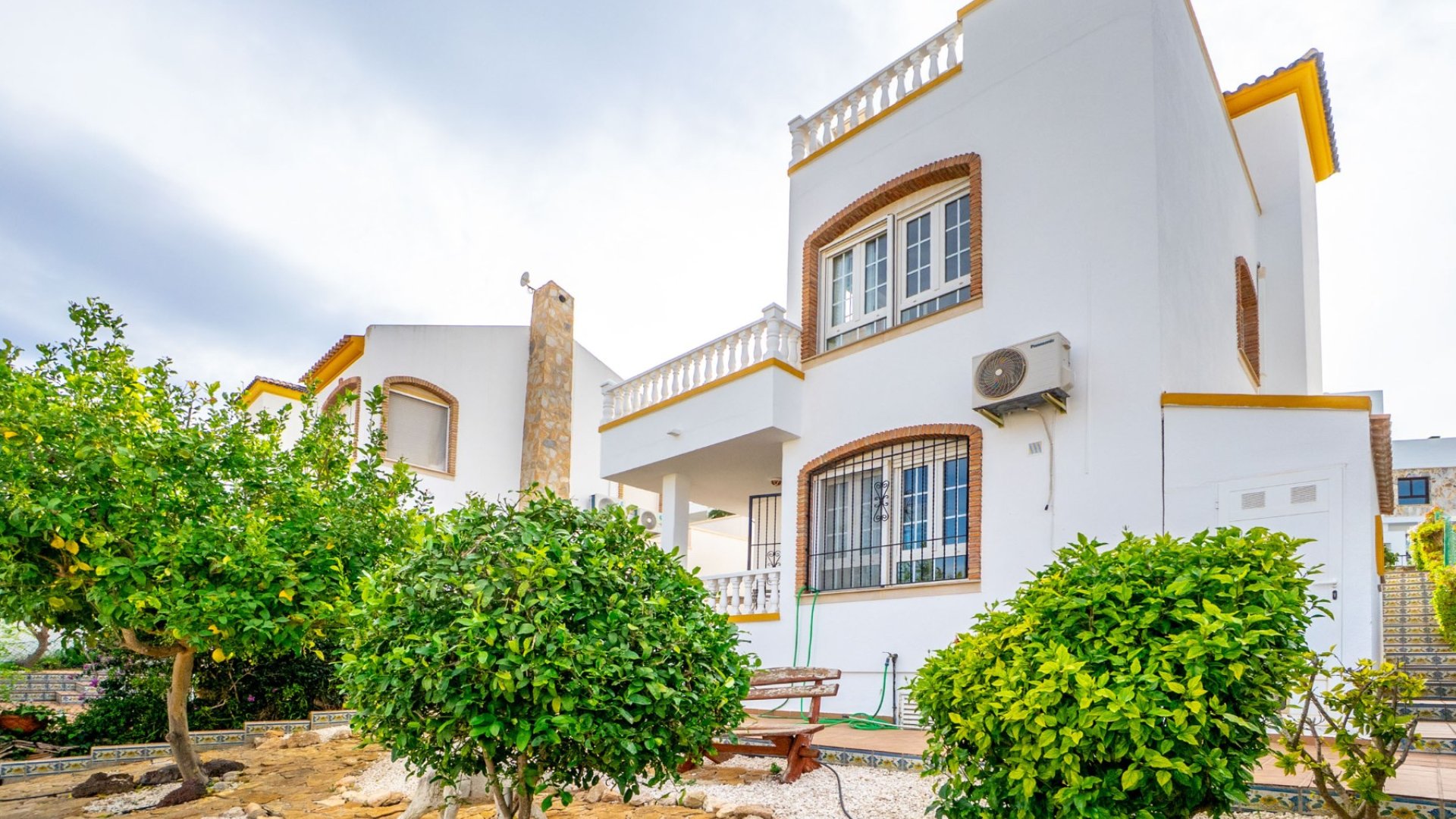 Resale - Villa -
Orihuela Costa - Villamartín