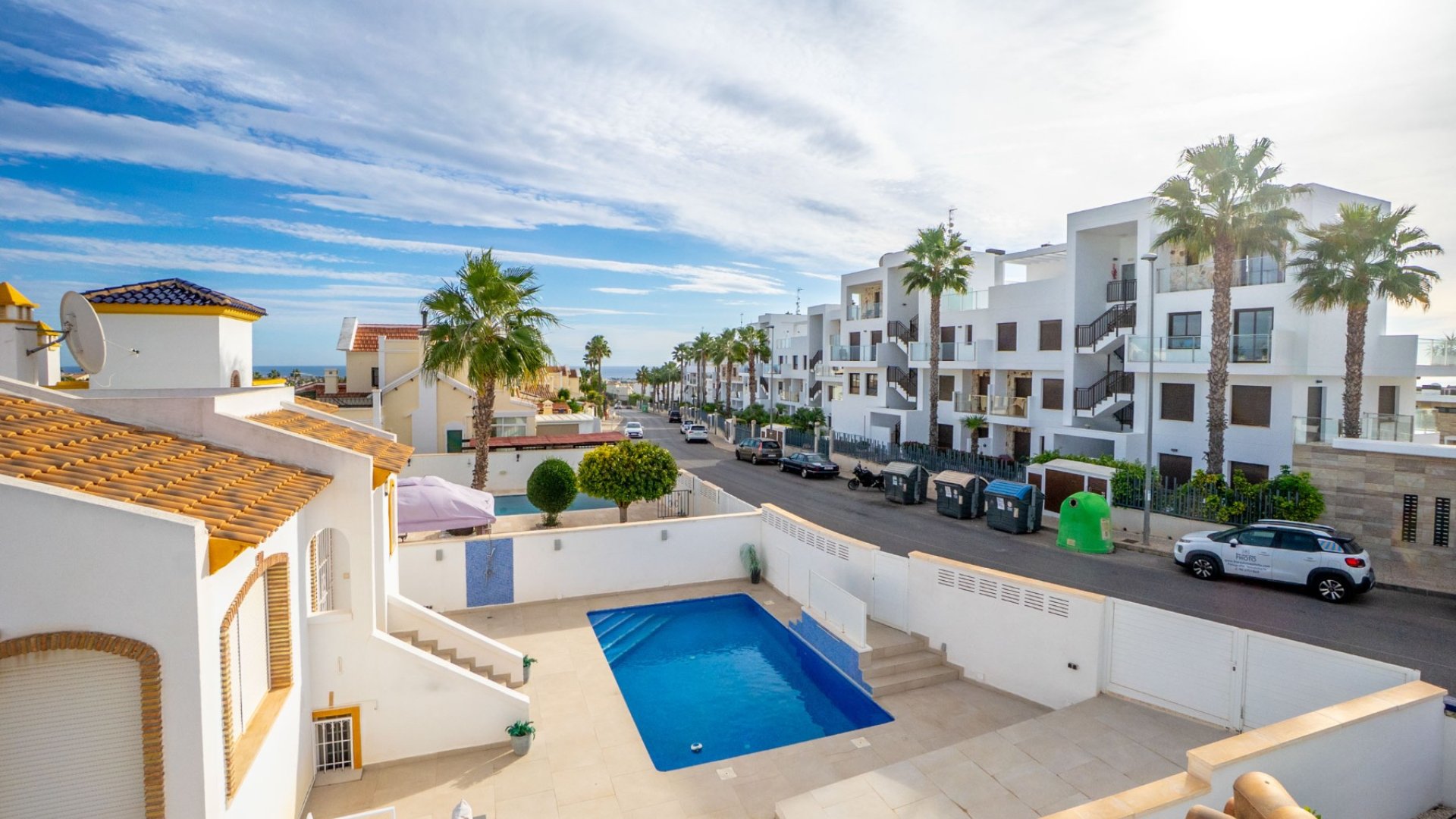 Resale - Villa -
Orihuela Costa - Villamartín