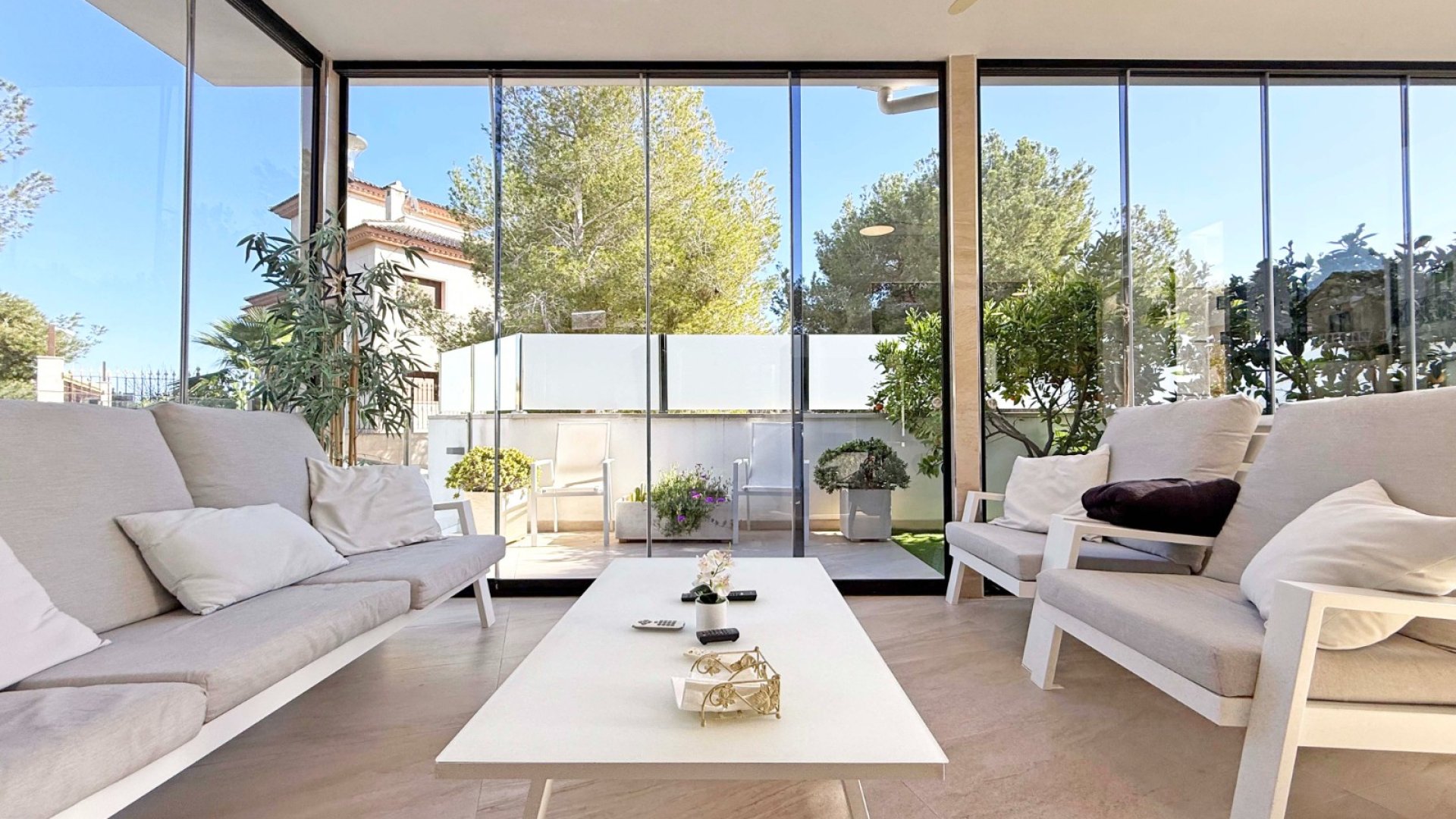 Resale - Villa -
Orihuela Costa - Villamartín