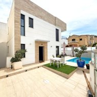 Resale - Villa -
Orihuela Costa - Villamartín