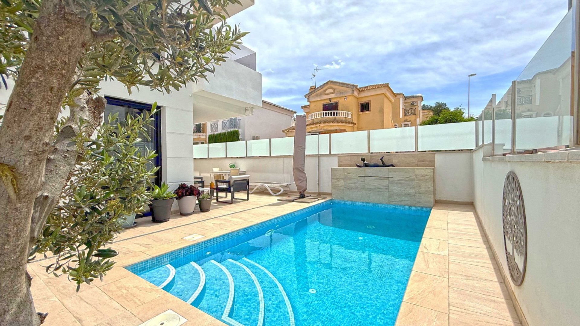Resale - Villa -
Orihuela Costa - Villamartín